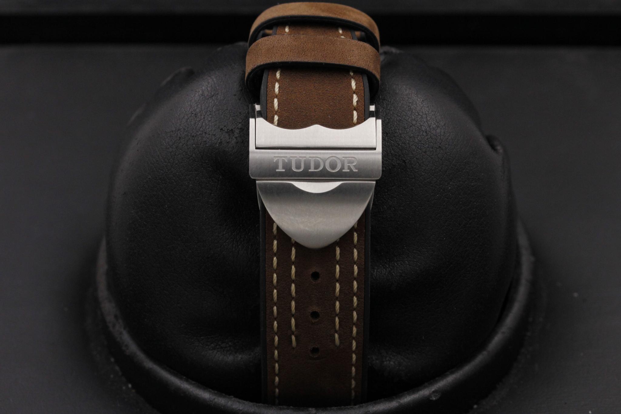 Watch Image 8