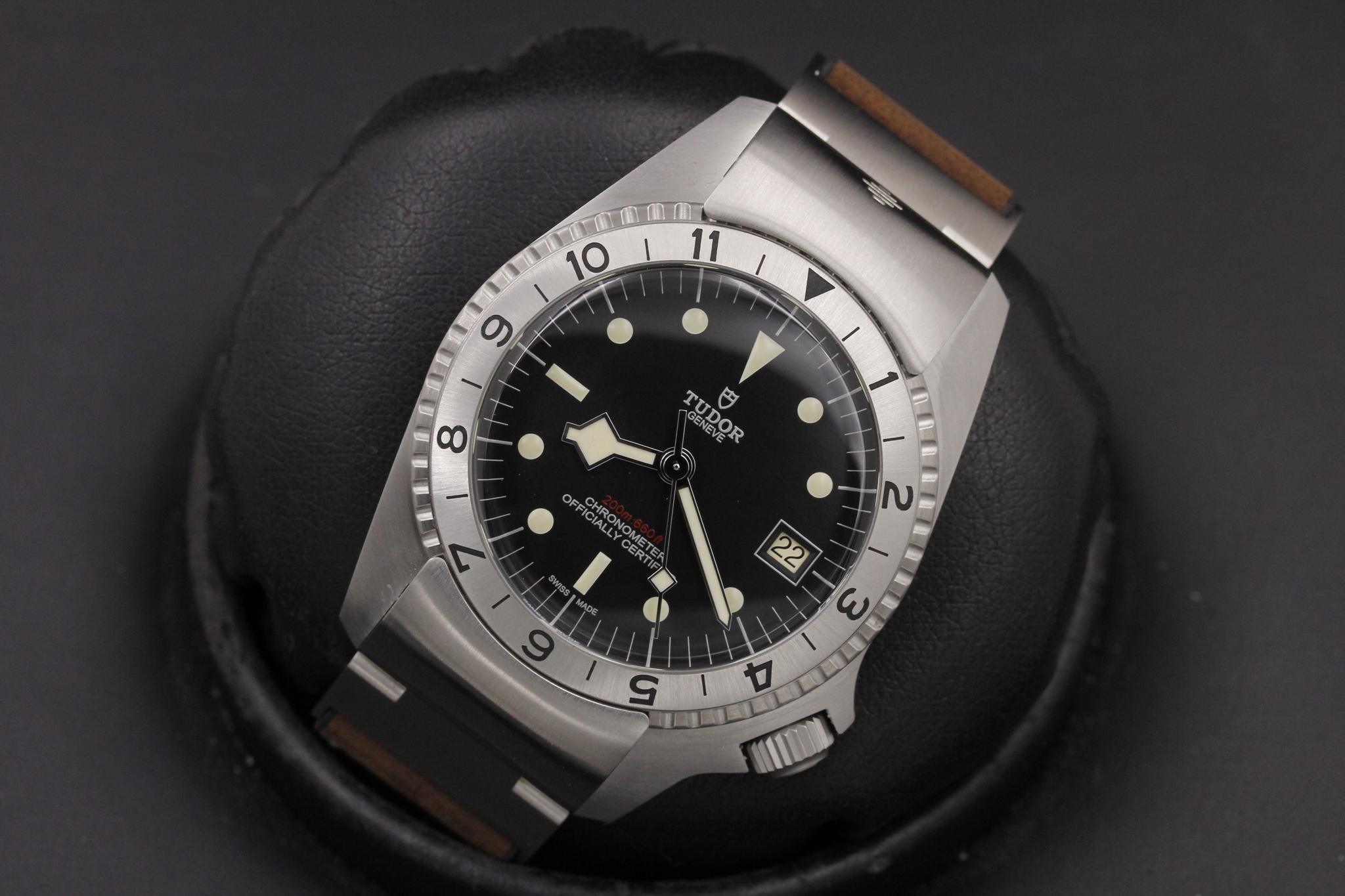 Watch Image 9