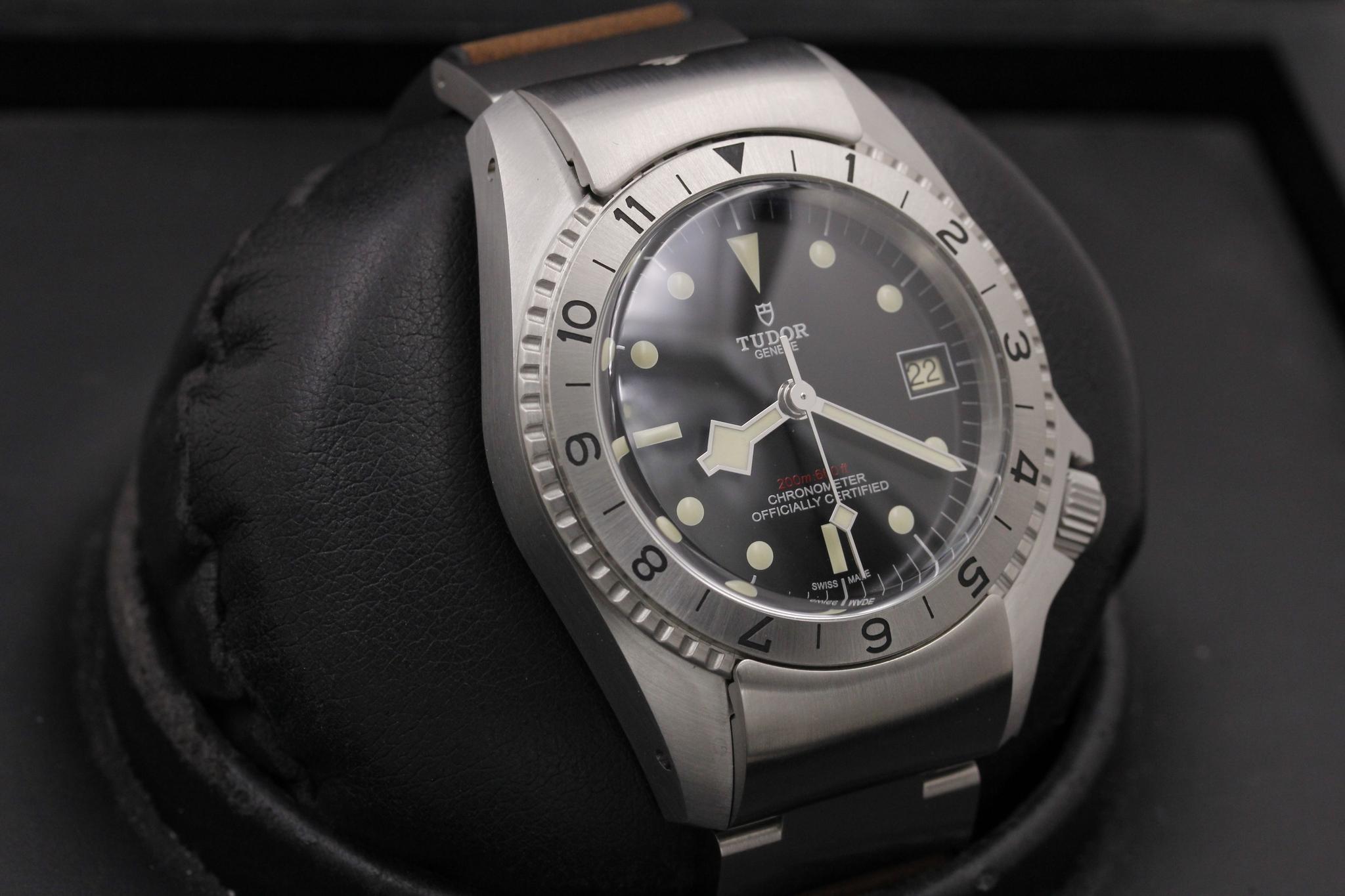 Watch Image 10