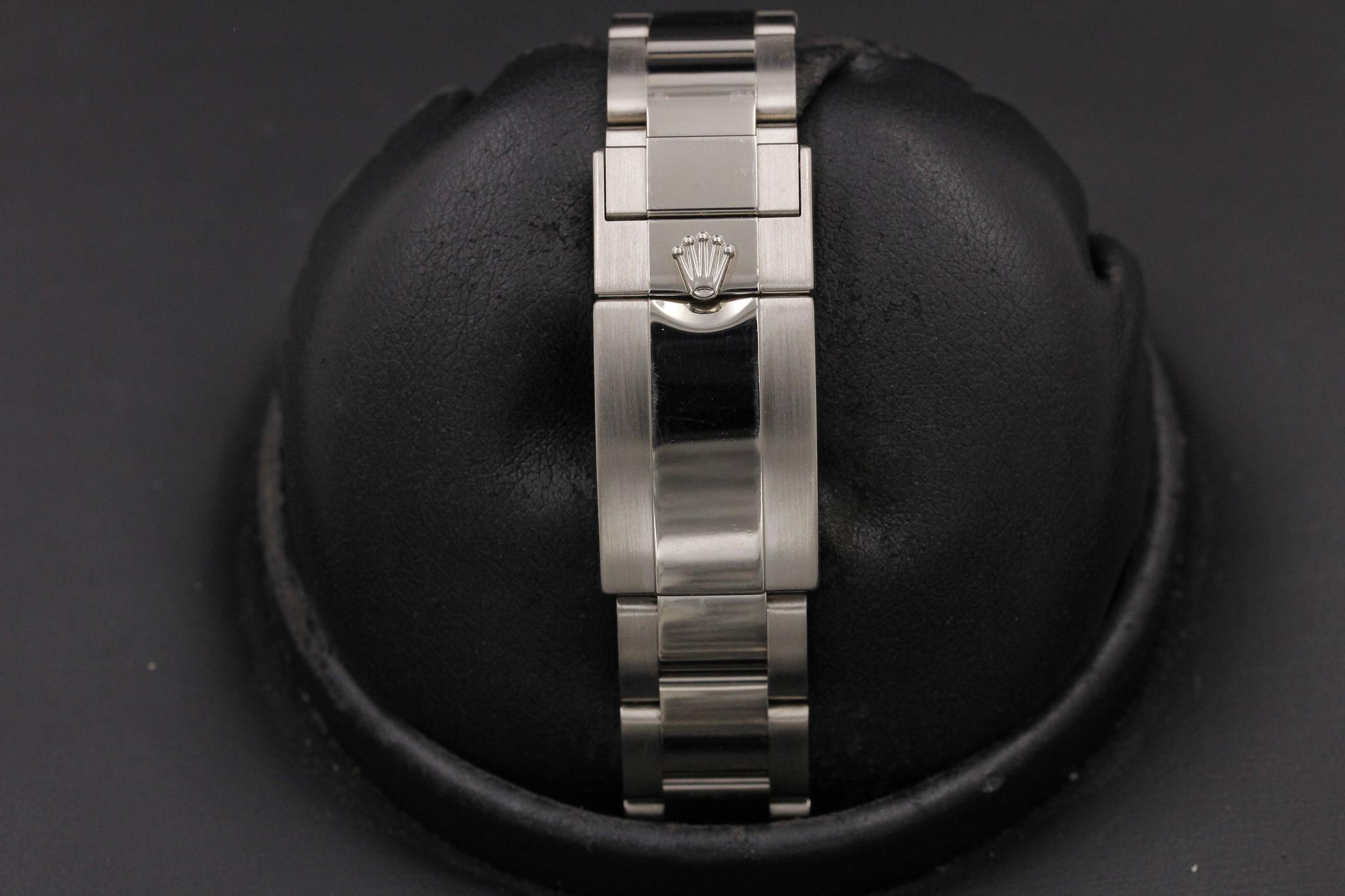 Watch Image 8