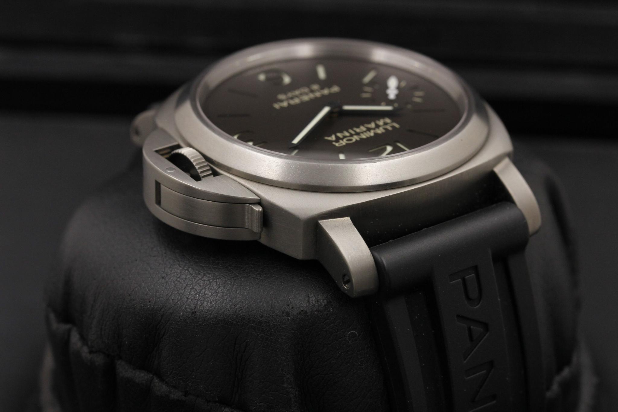 Watch Image 4