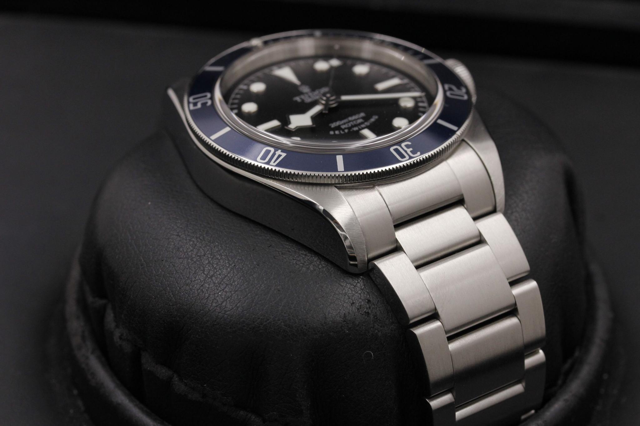 Watch Image 6