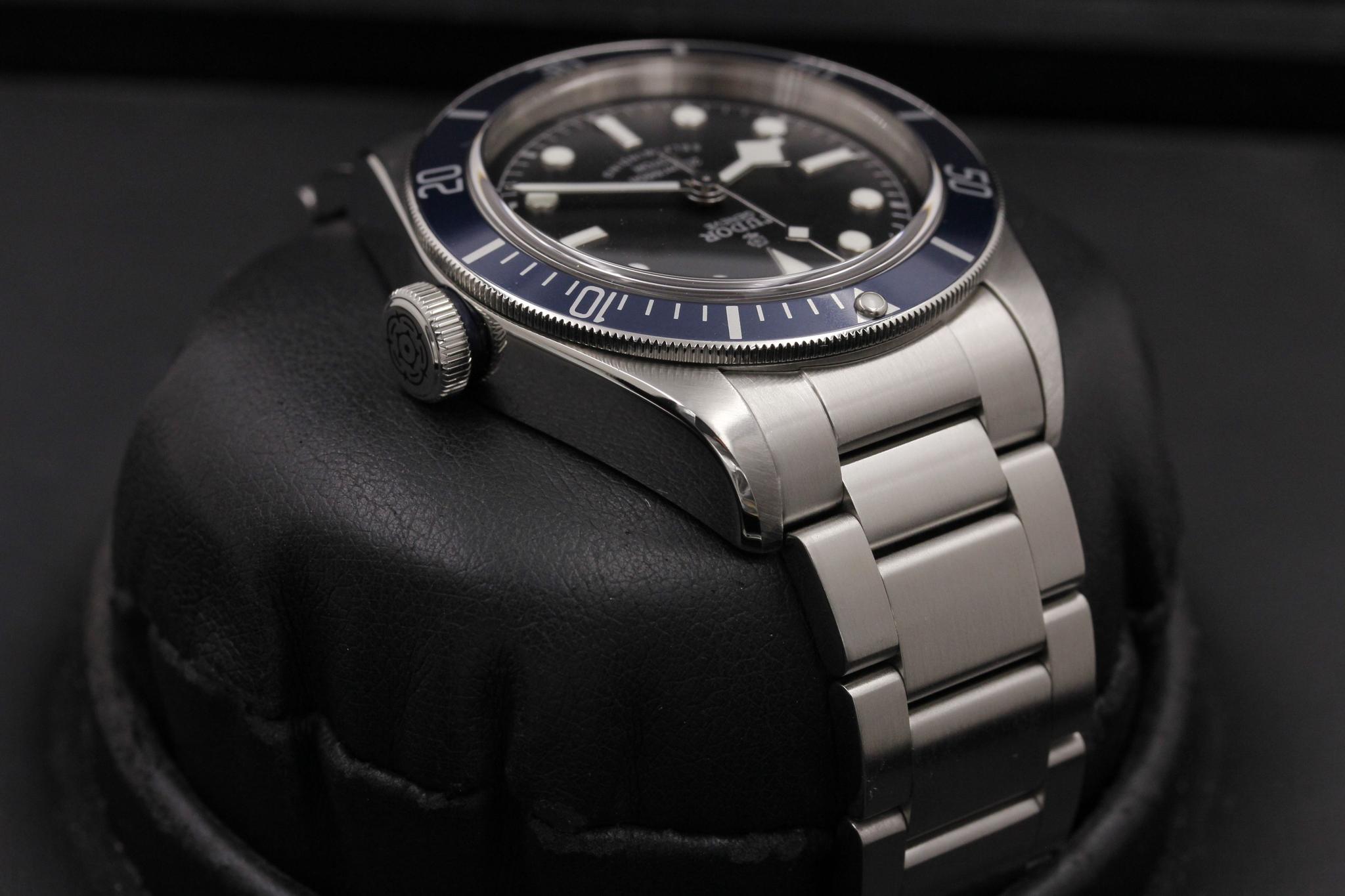 Watch Image 4