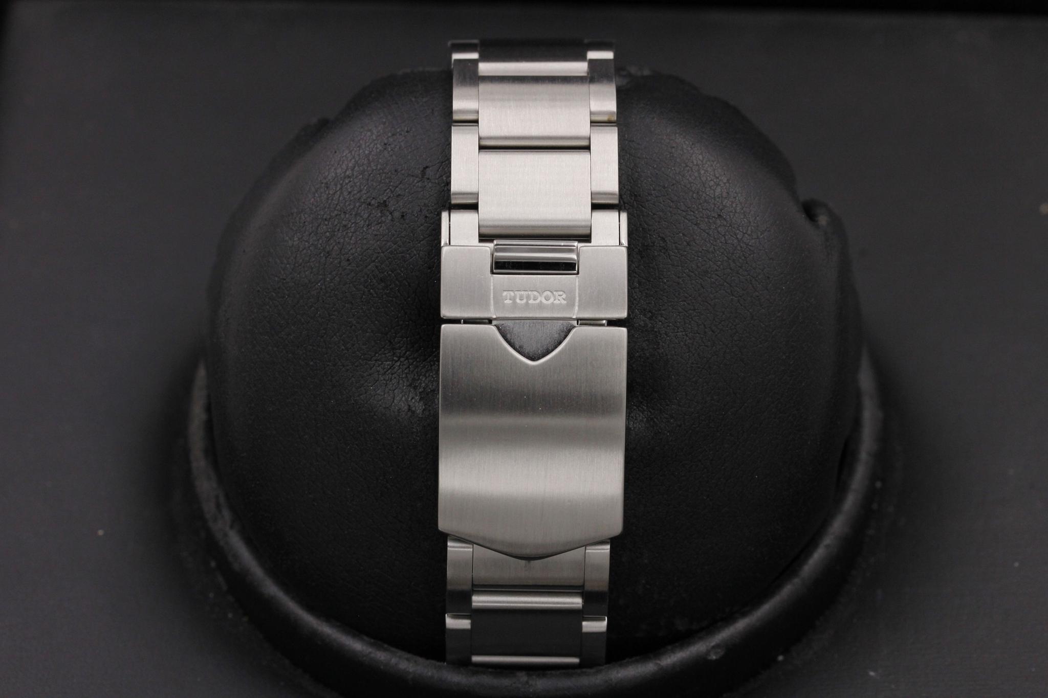 Watch Image 8
