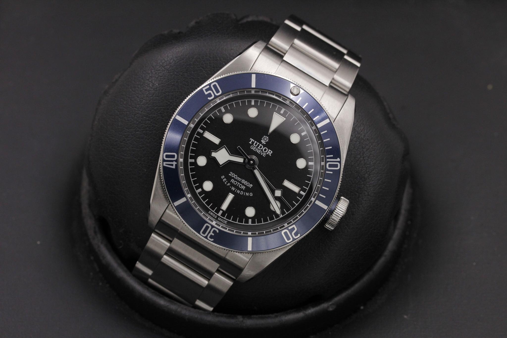 Watch Image 10