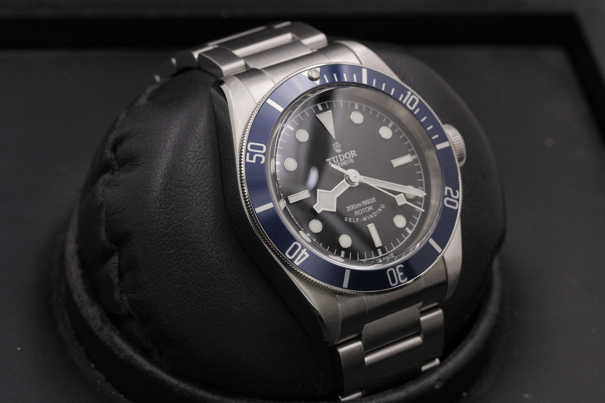 Watch Image 9