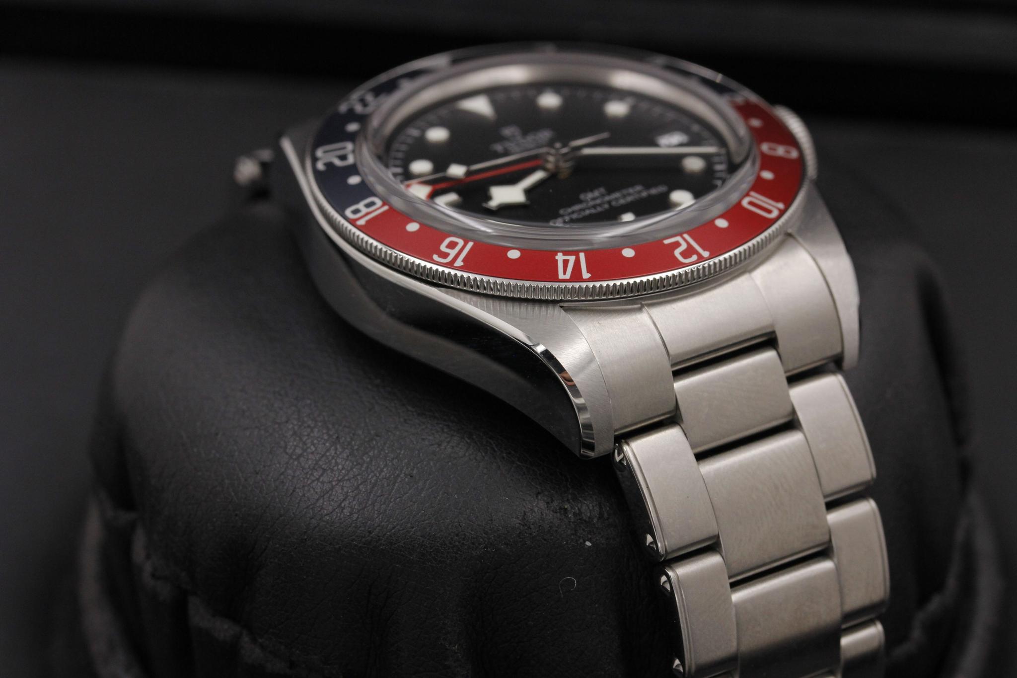 Watch Image 6
