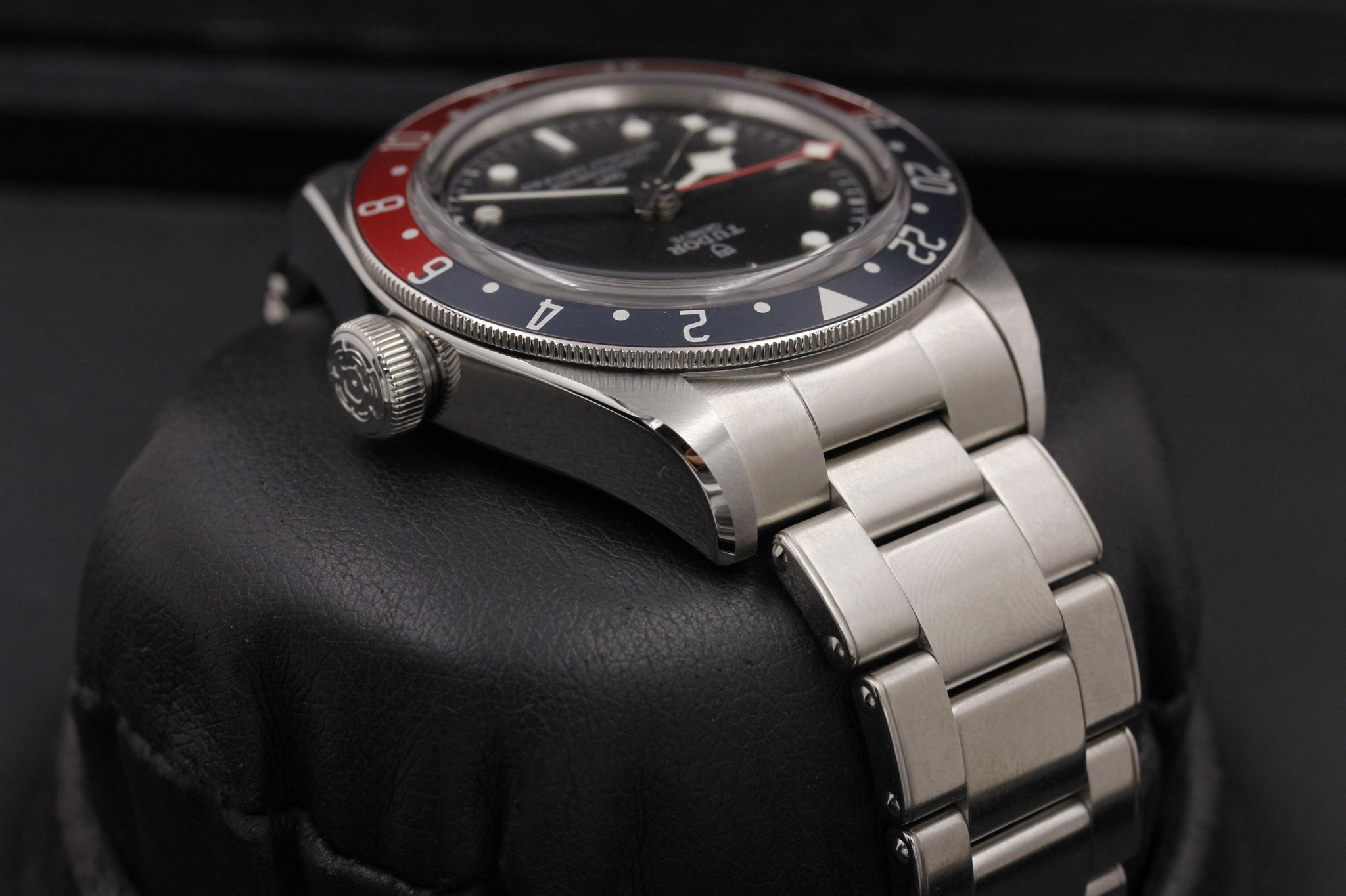 Watch Image 4