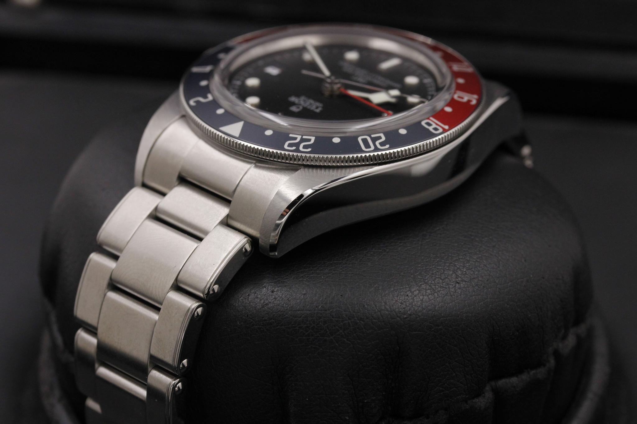 Watch Image 5