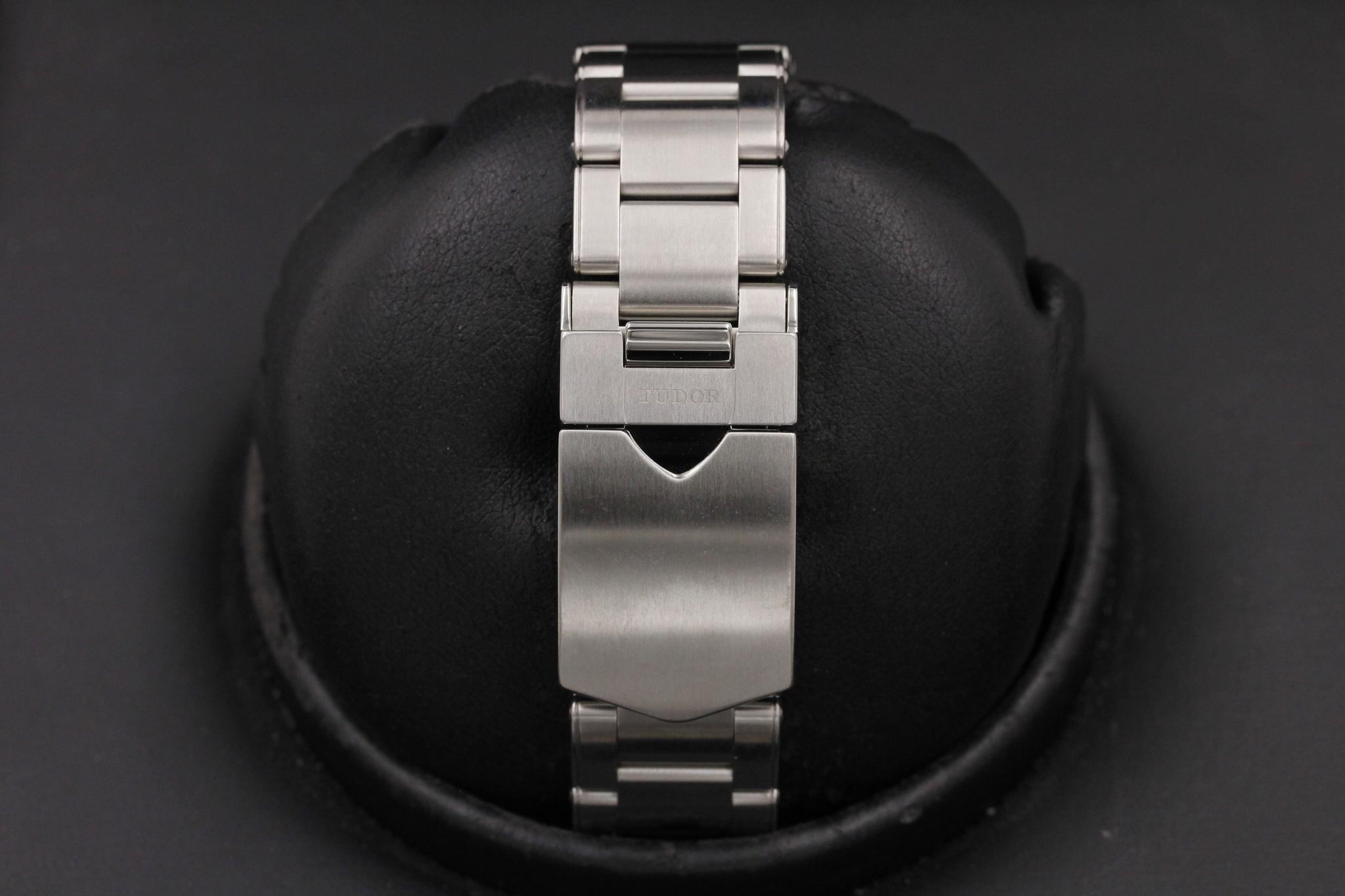 Watch Image 8