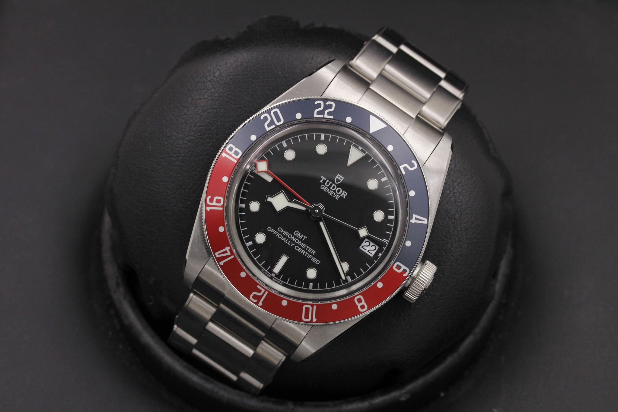 Watch Image 9