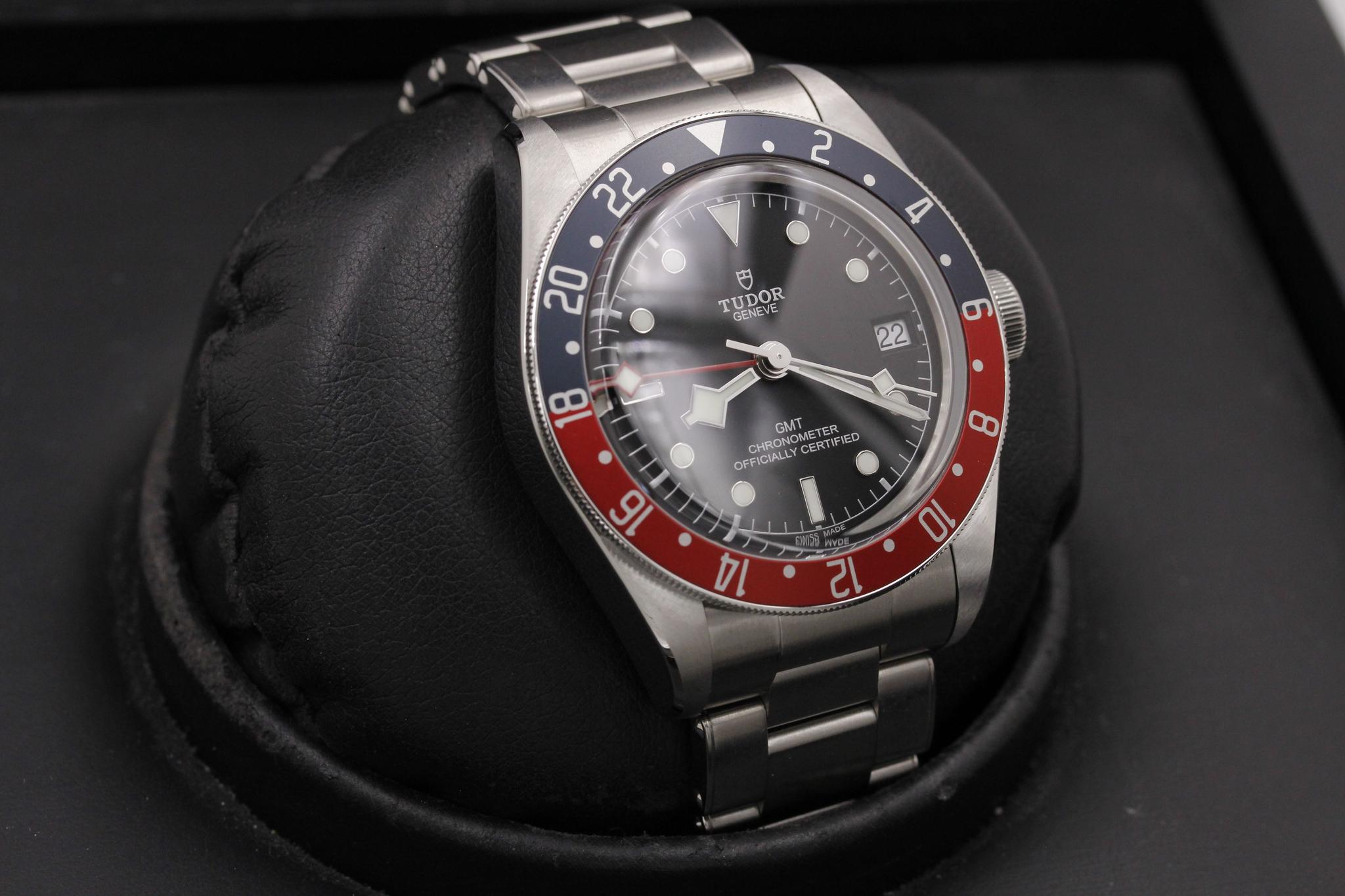 Watch Image 10