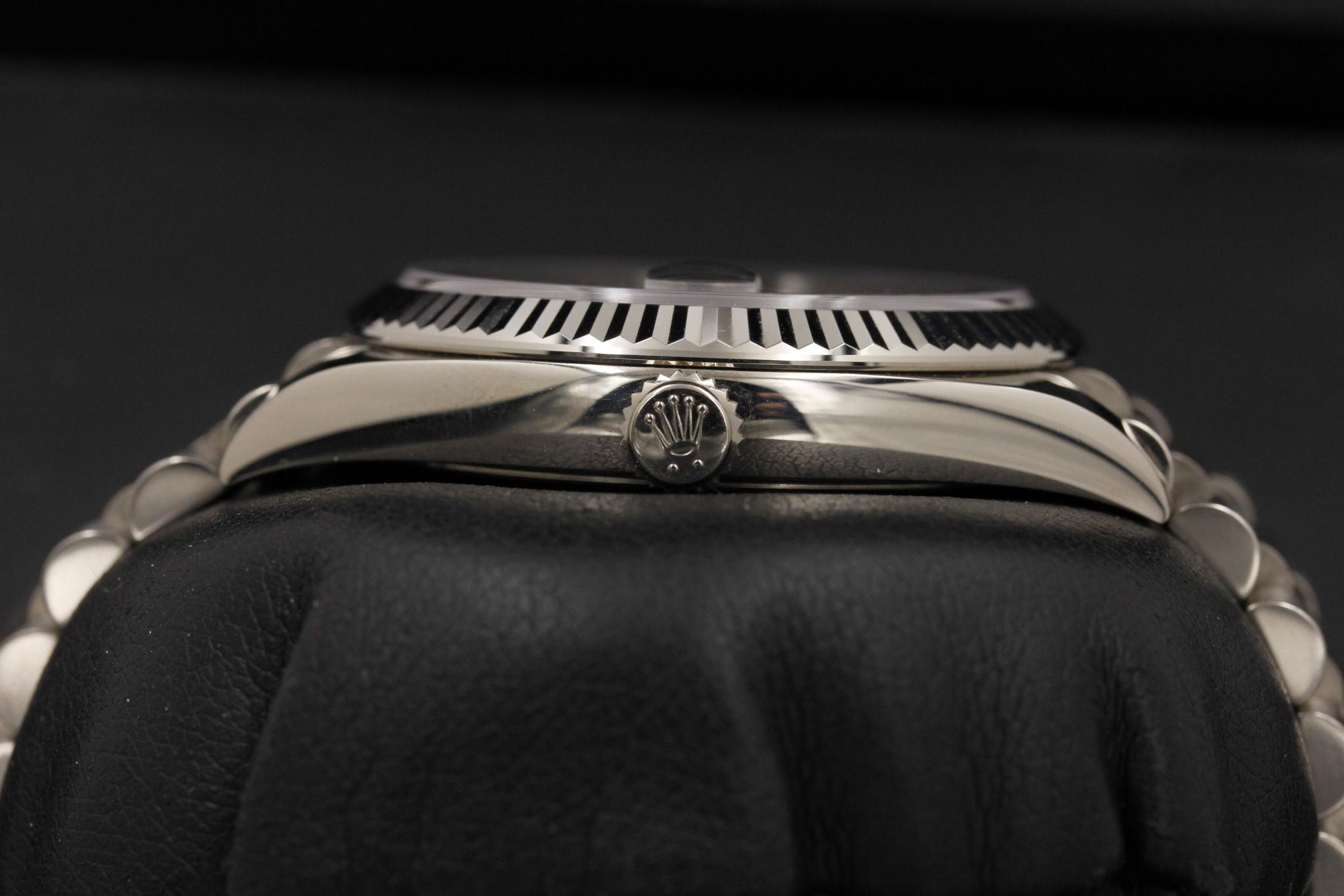 Watch Image 3