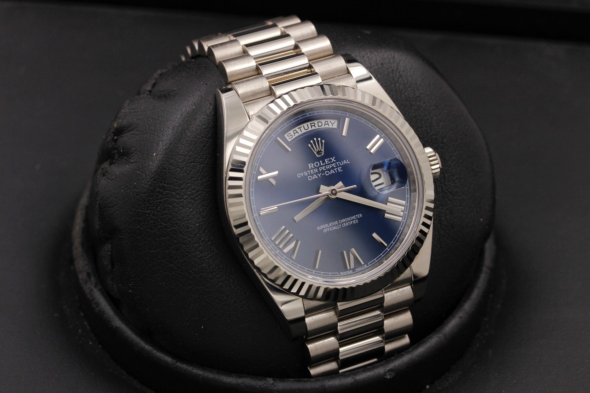 Watch Image 10
