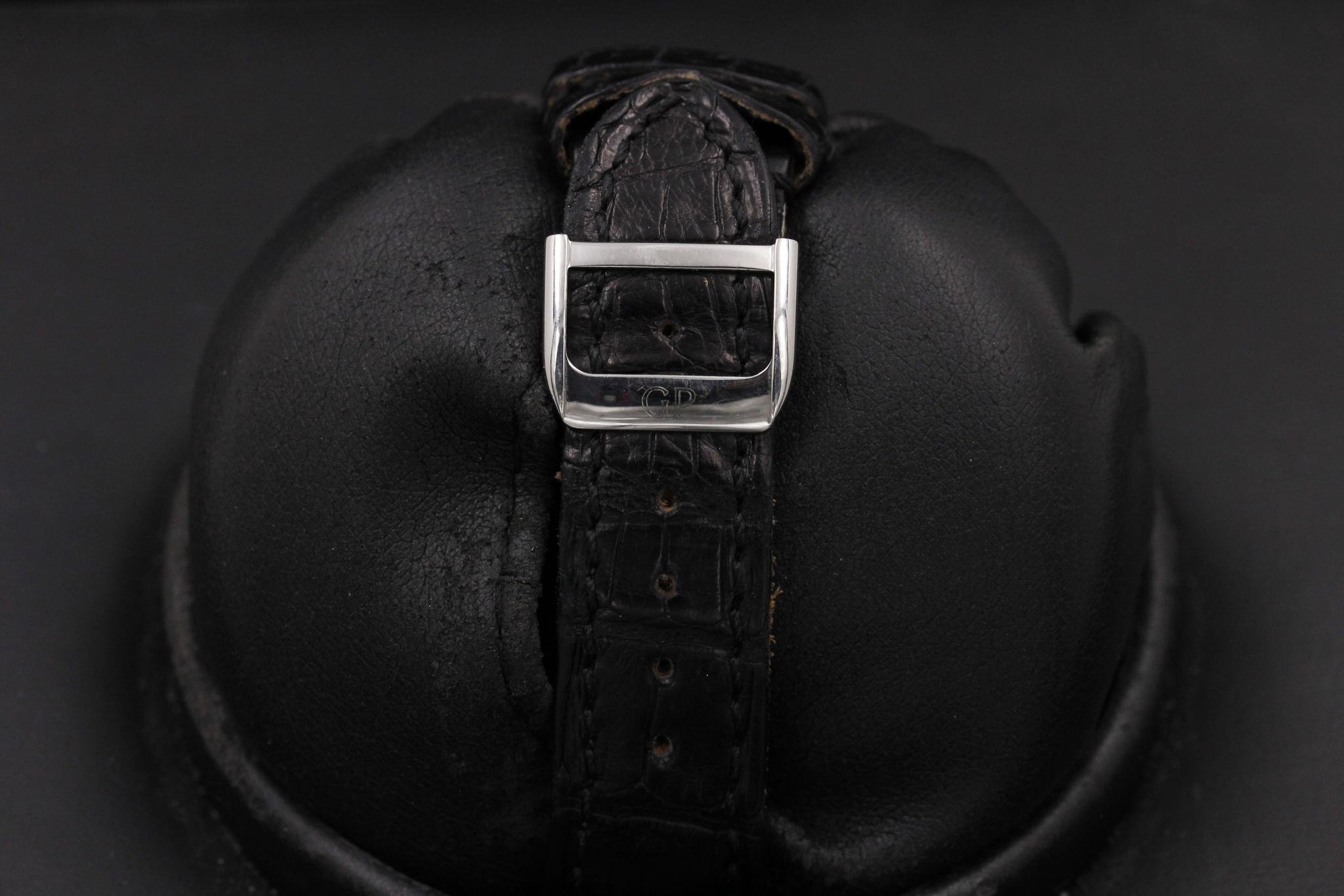 Watch Image 7