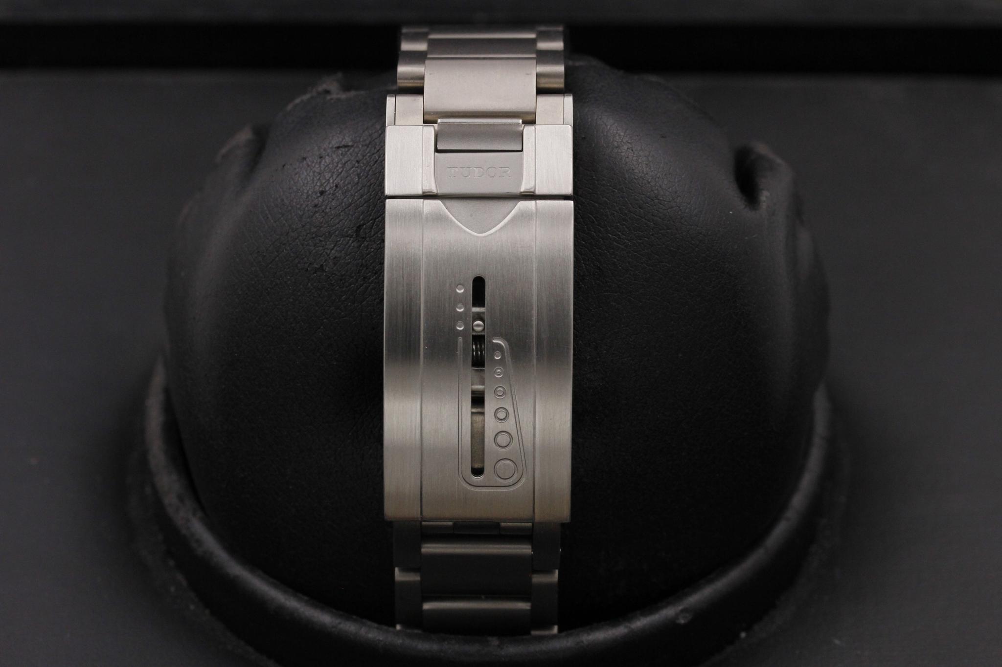 Watch Image 8