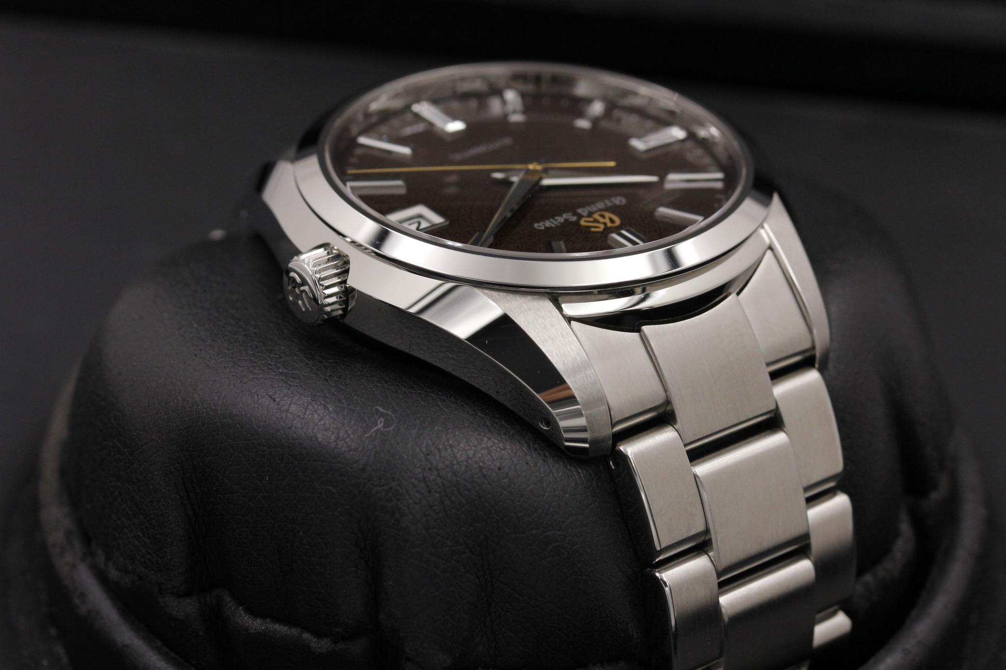 Watch Image 4