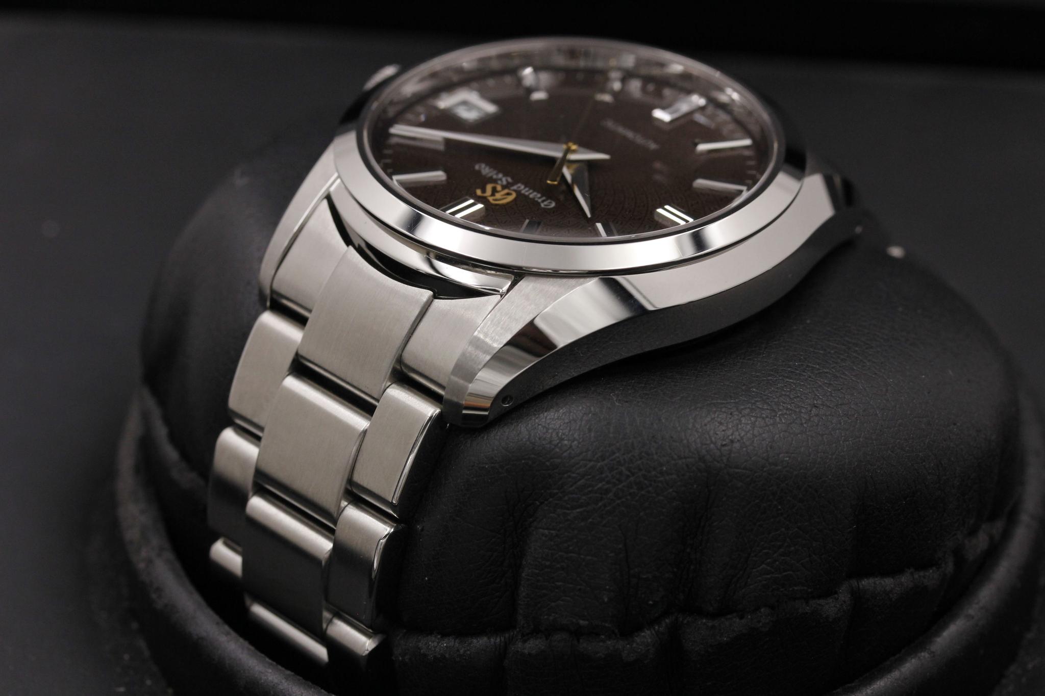 Watch Image 5