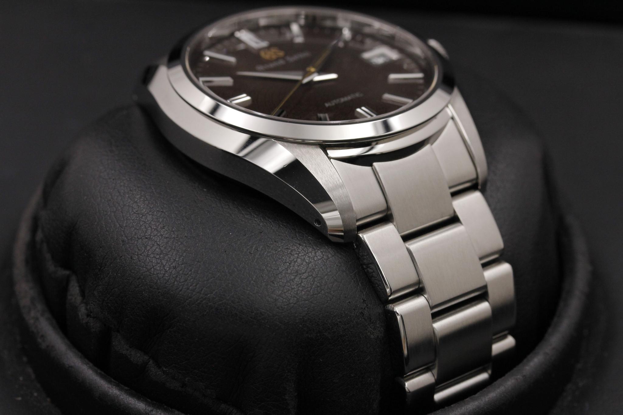Watch Image 6