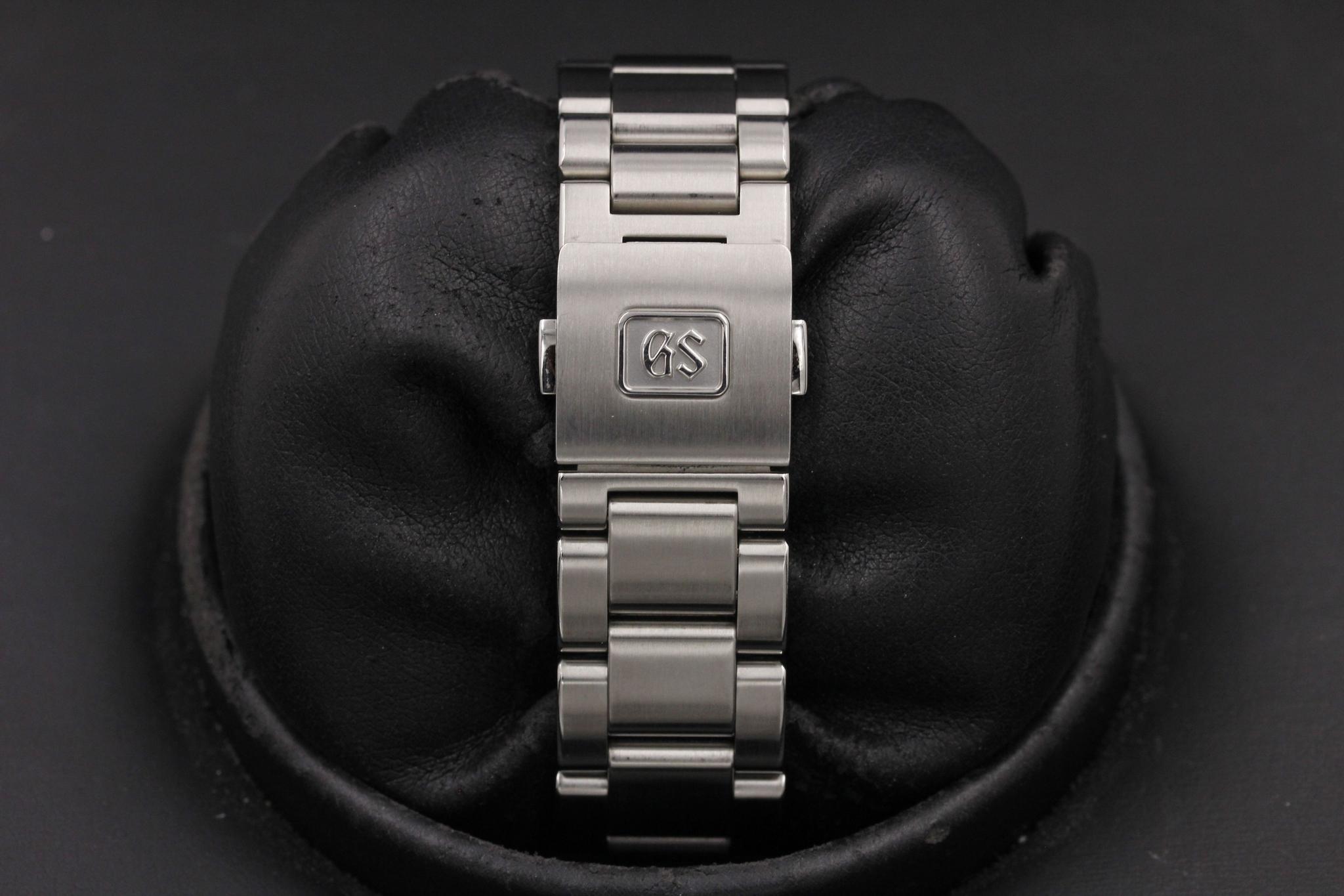 Watch Image 8