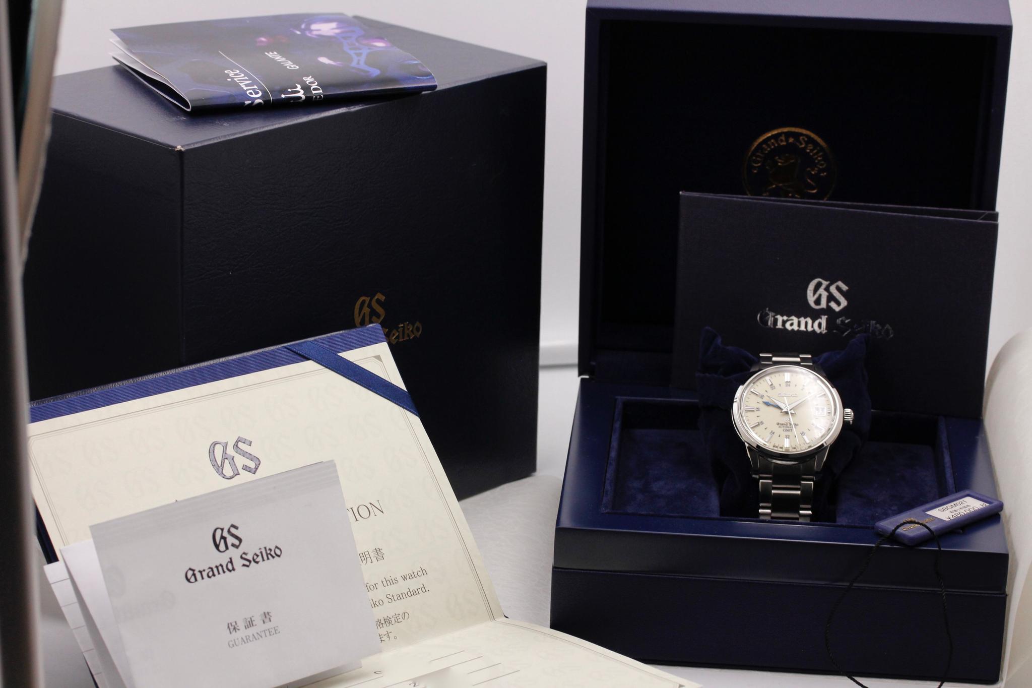Watch Image 12