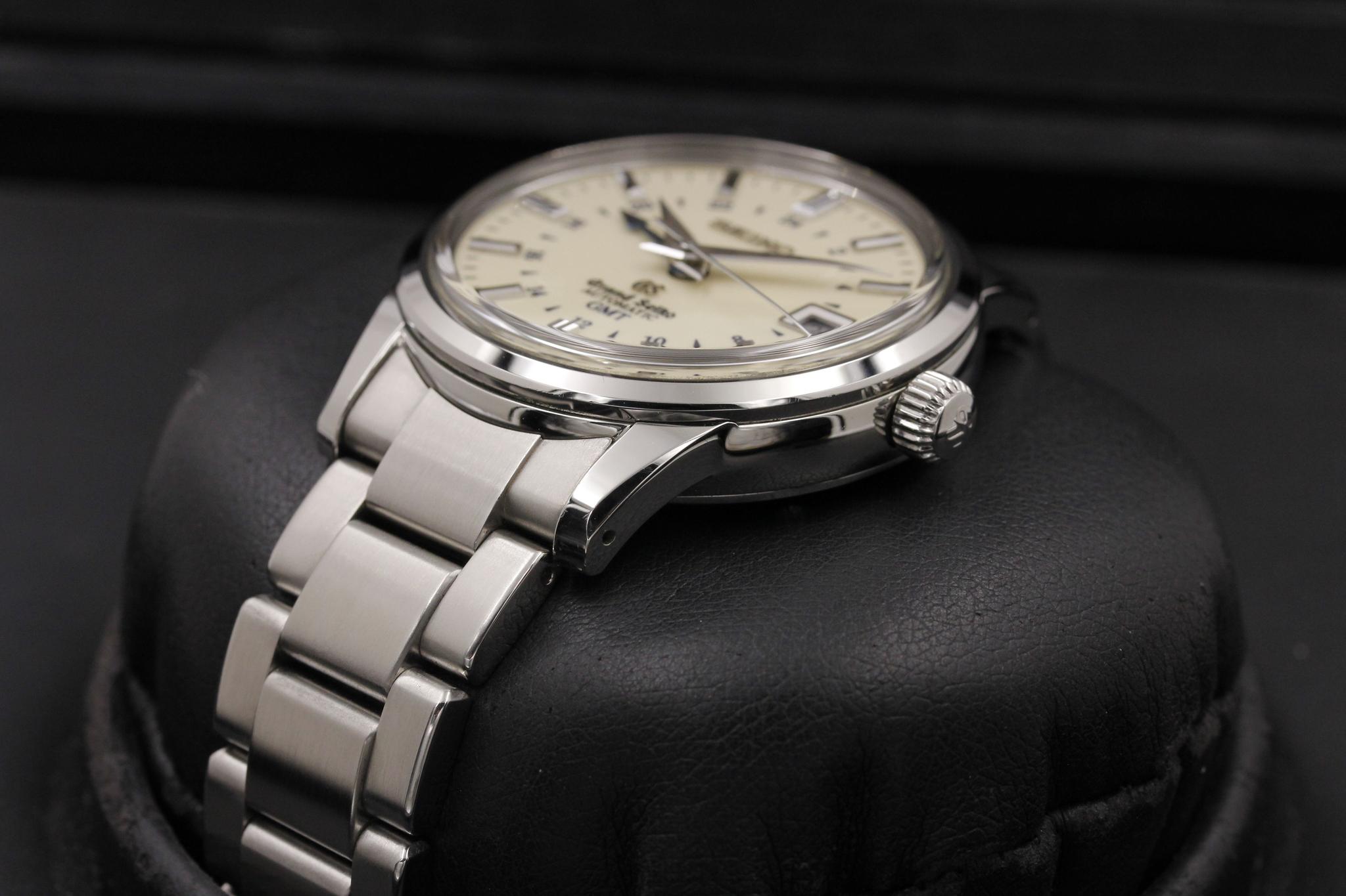 Watch Image 2