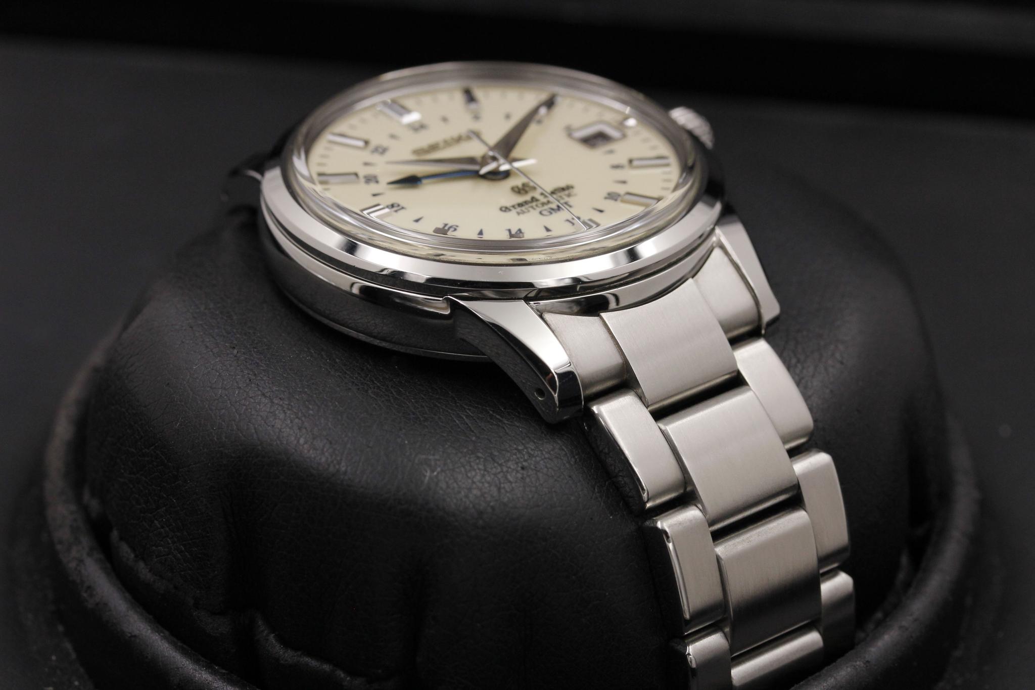 Watch Image 6