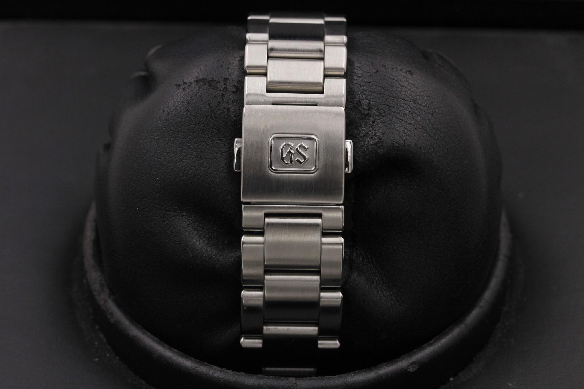 Watch Image 8