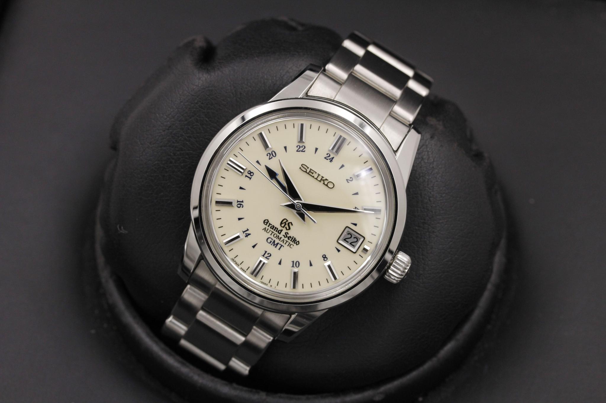 Watch Image 9