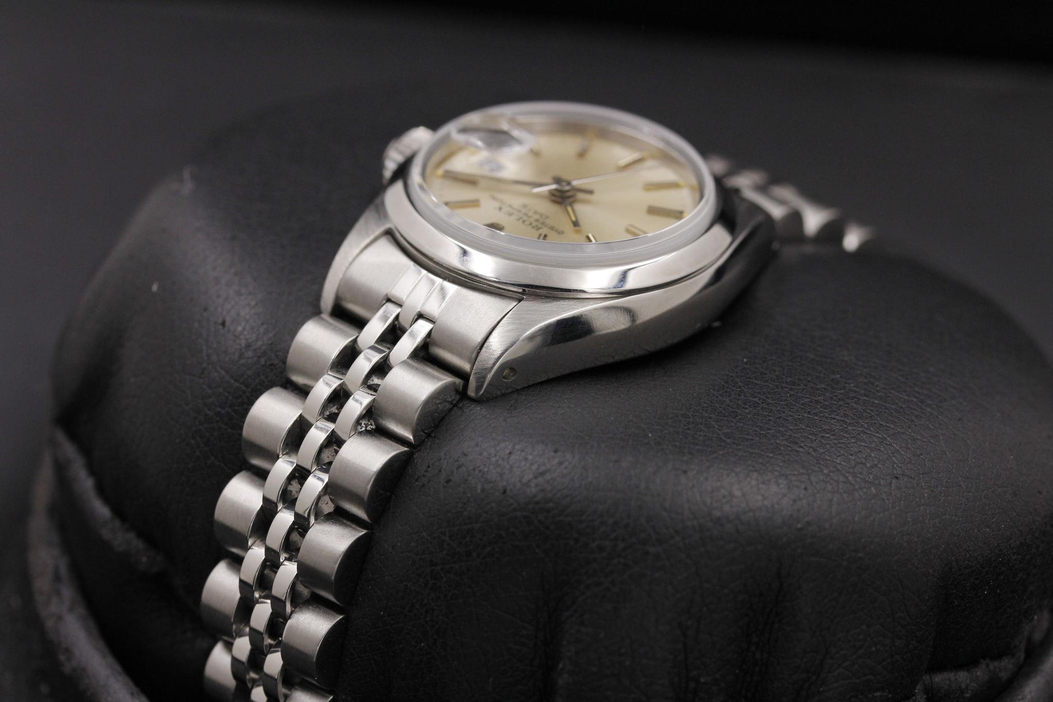 Watch Image 5
