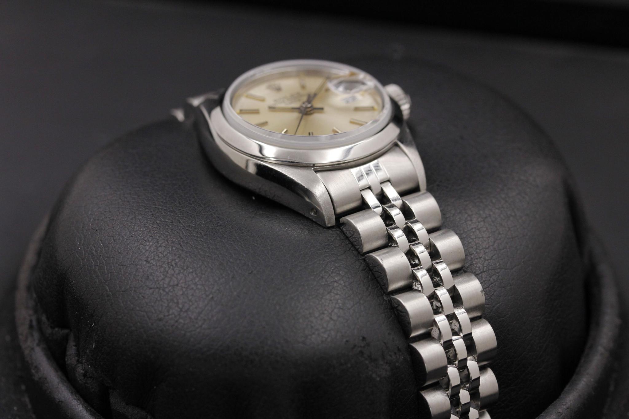 Watch Image 6