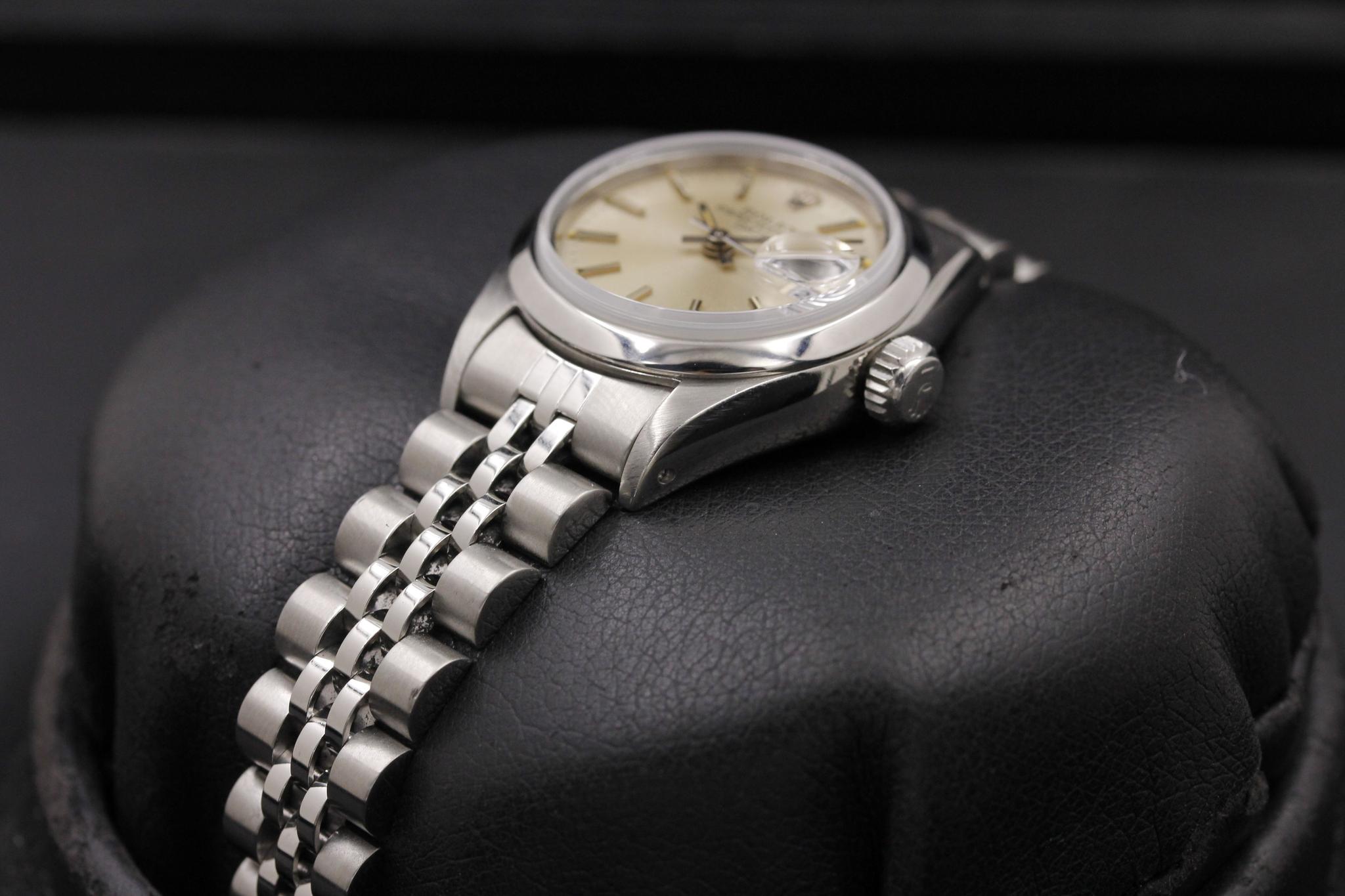 Watch Image 2