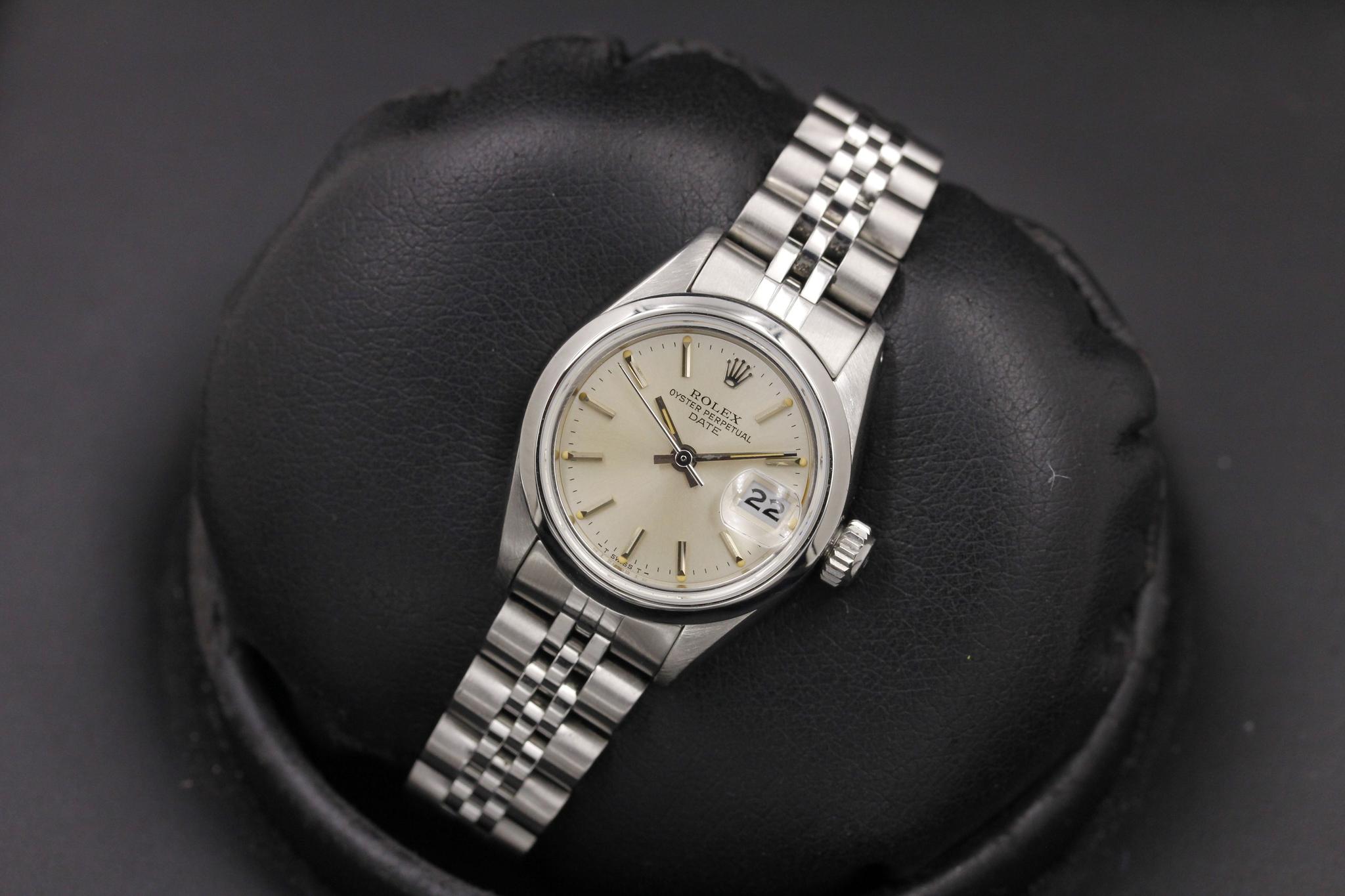 Watch Image 10