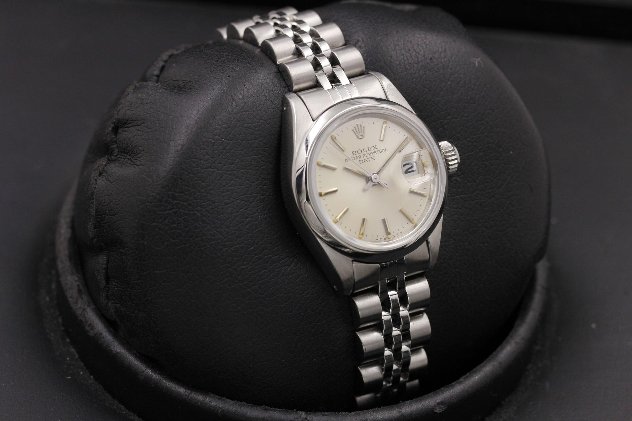 Watch Image 11