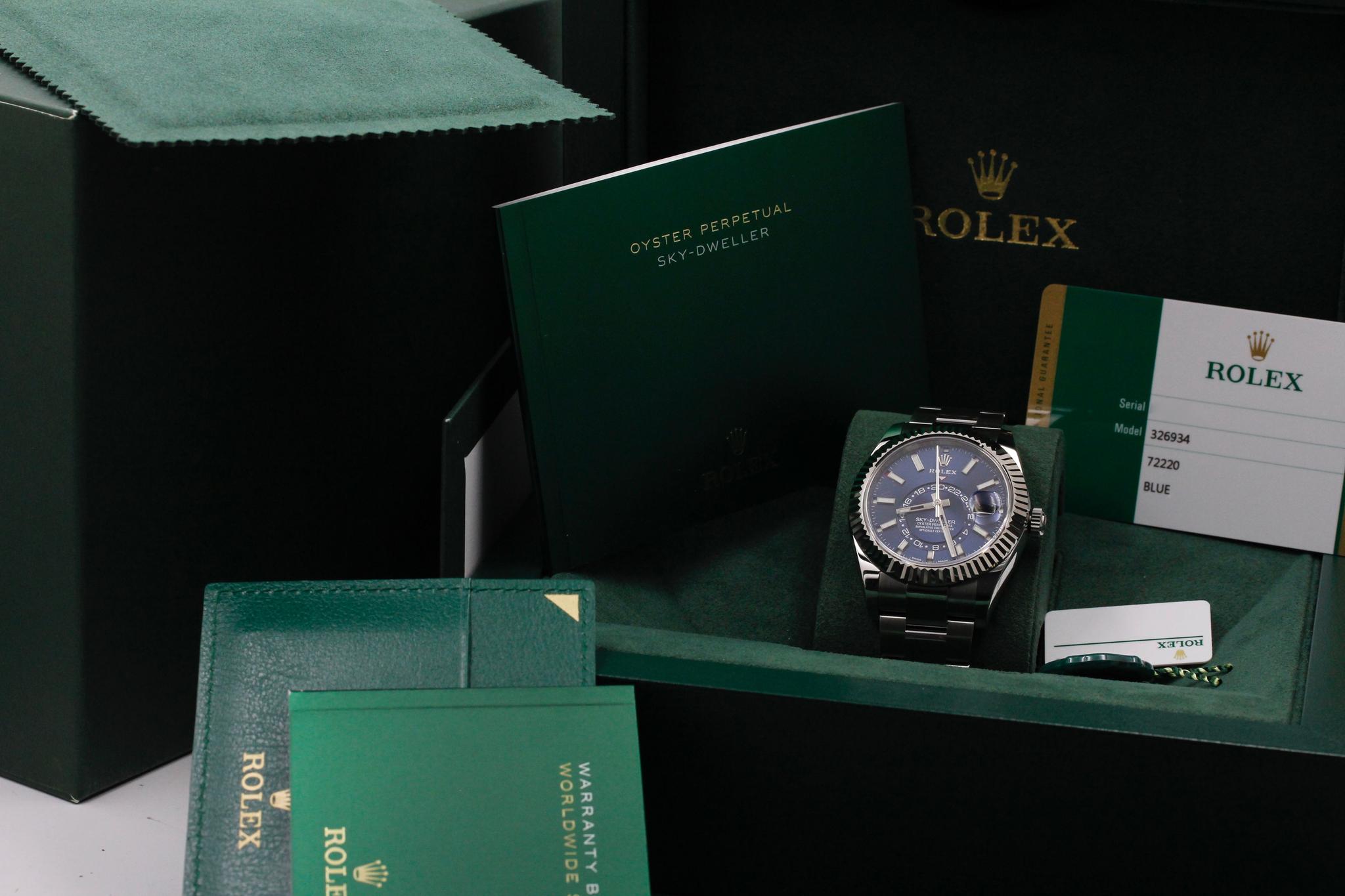 Watch Image 11