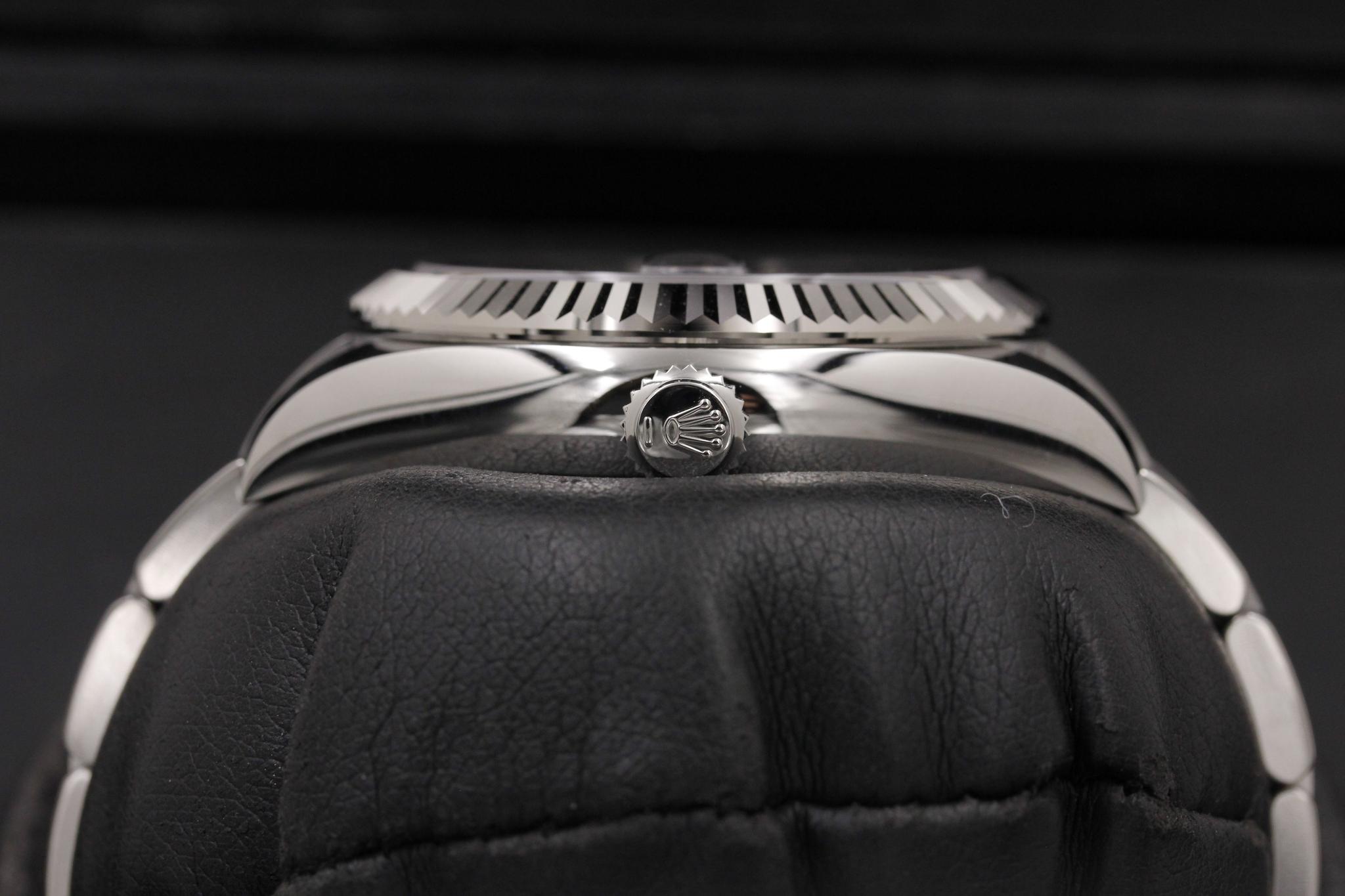 Watch Image 3