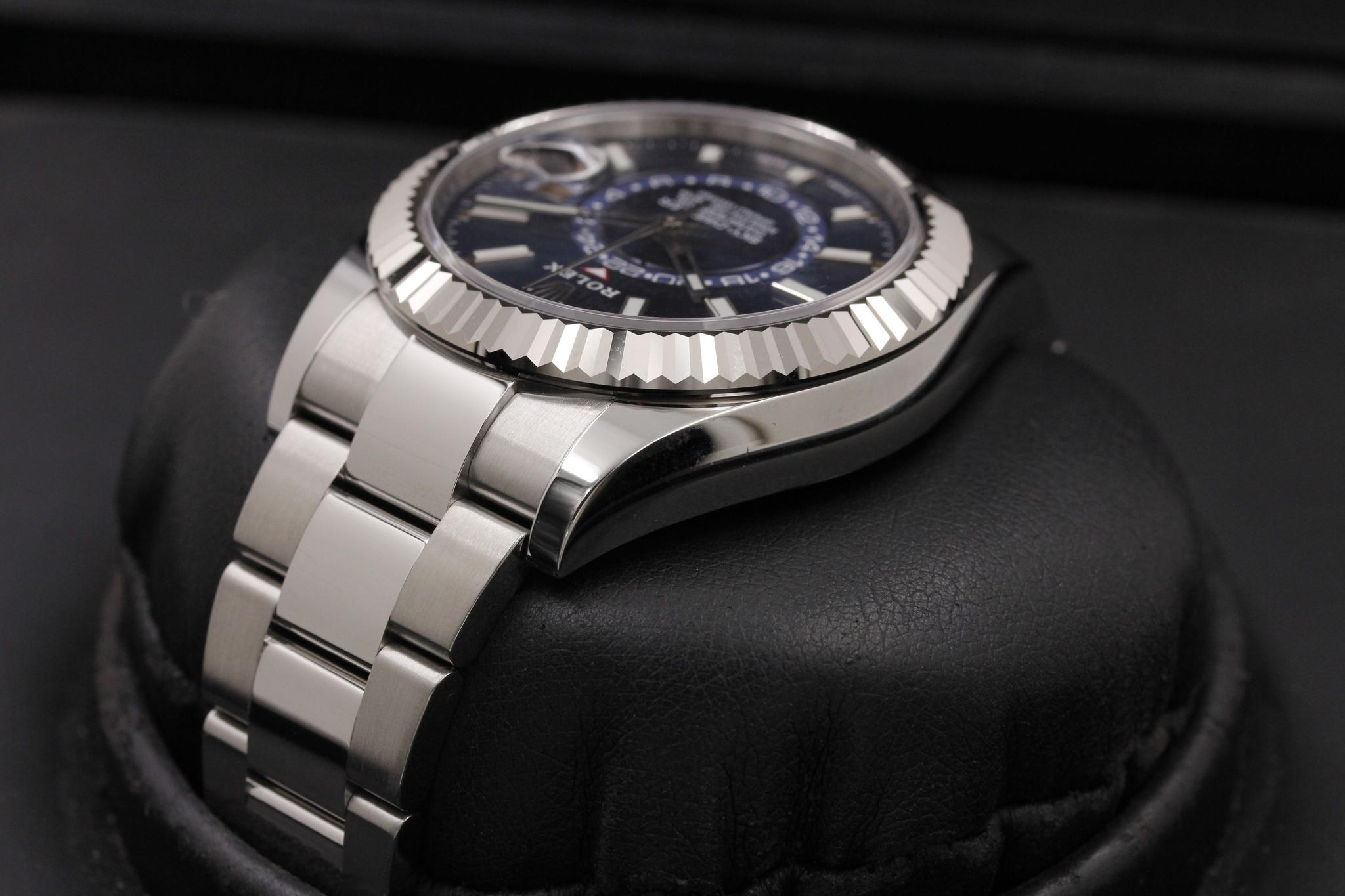 Watch Image 5