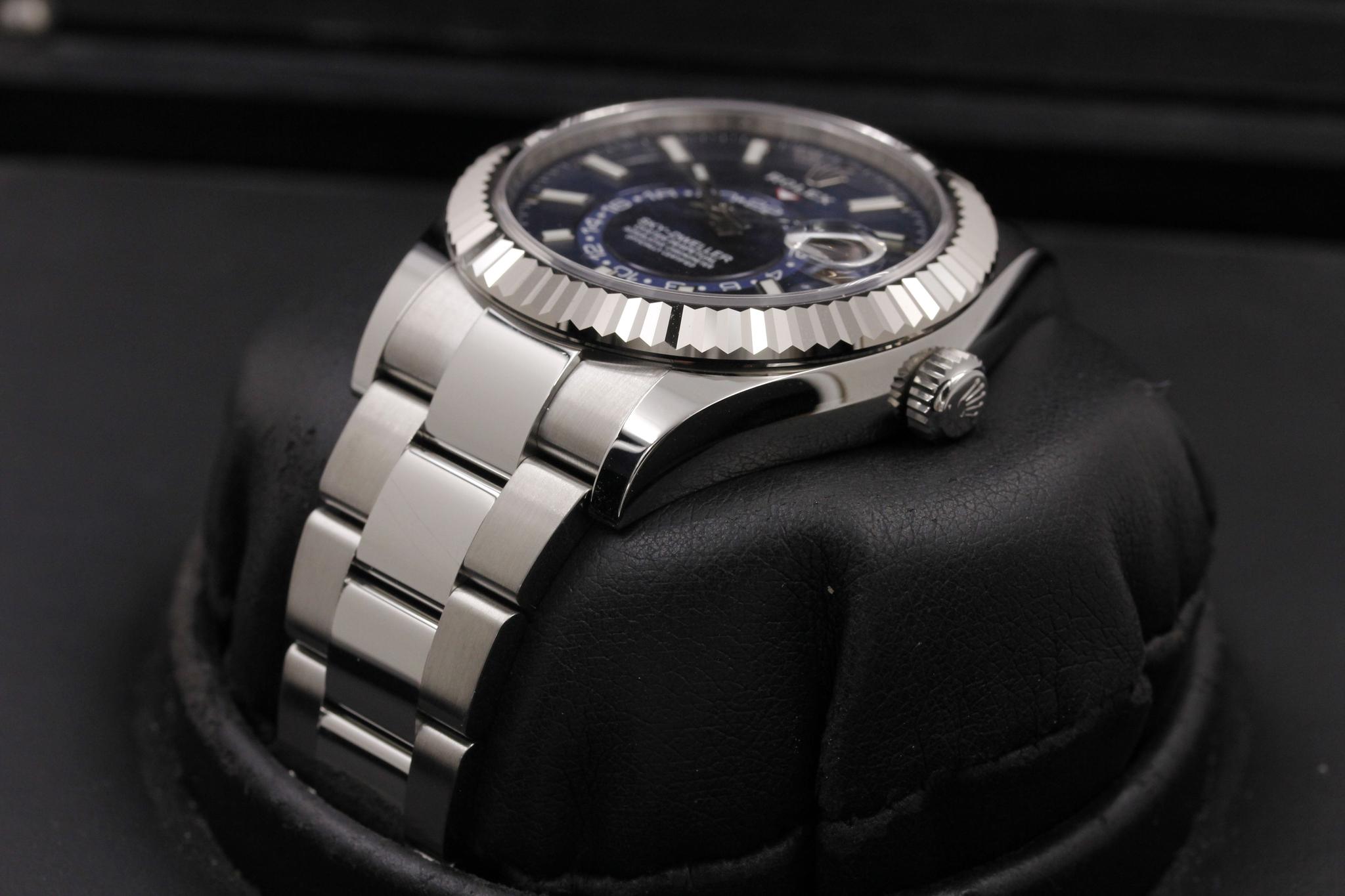 Watch Image 2
