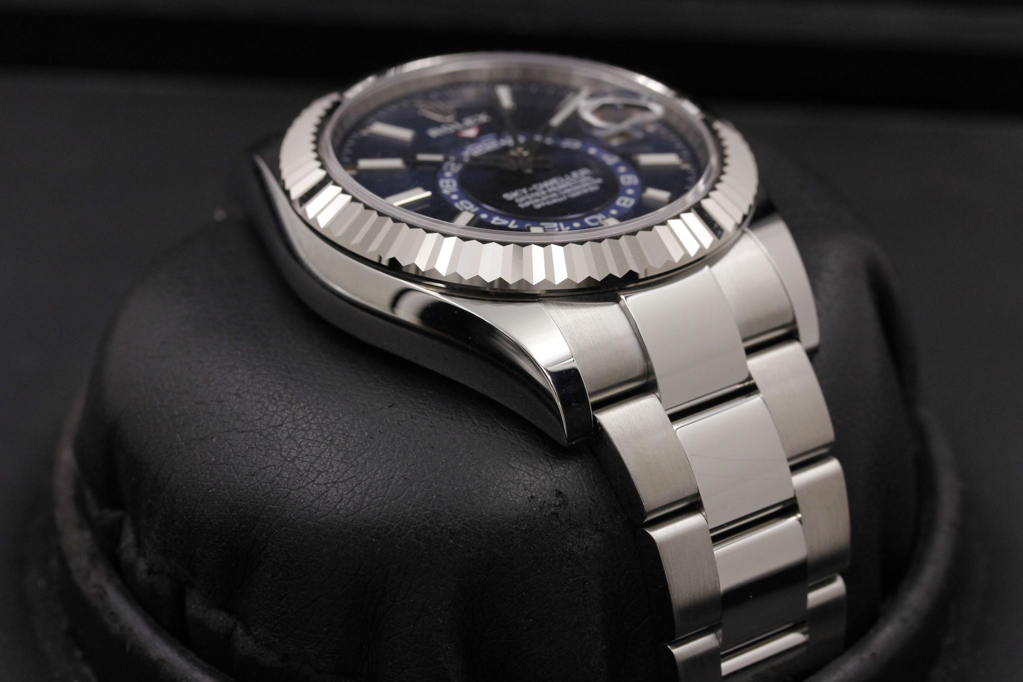 Watch Image 6
