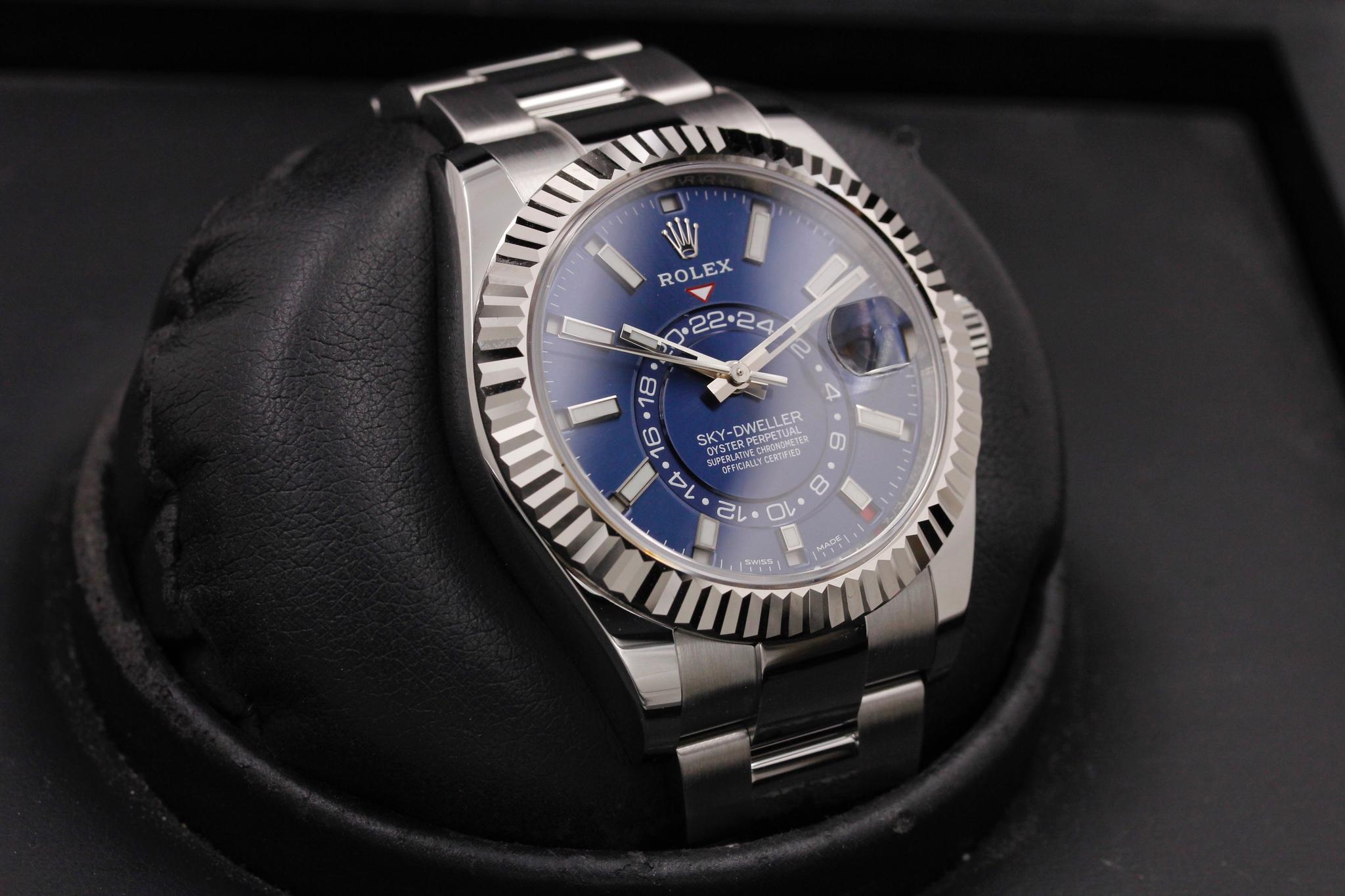 Watch Image 10