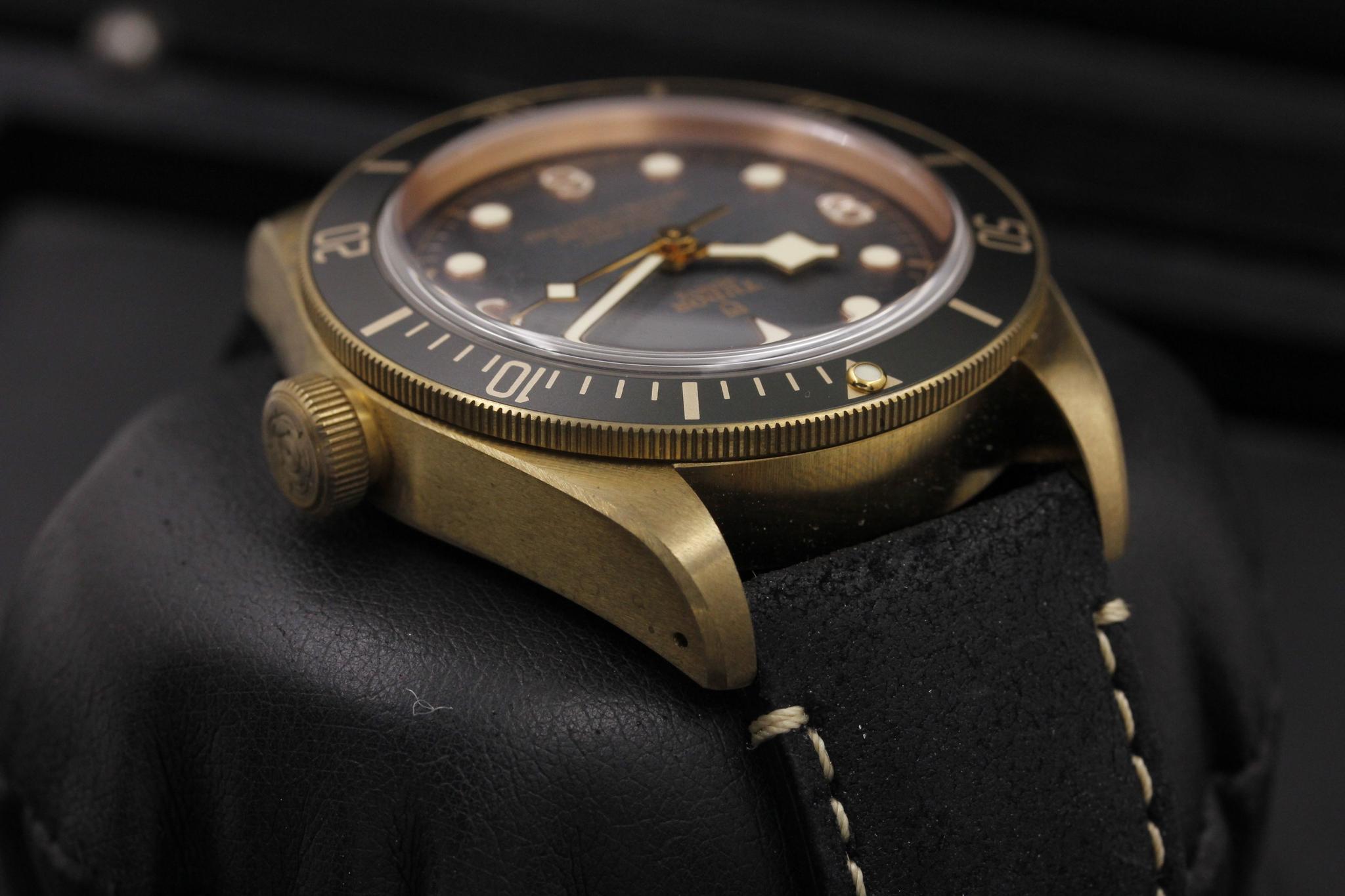 Watch Image 4