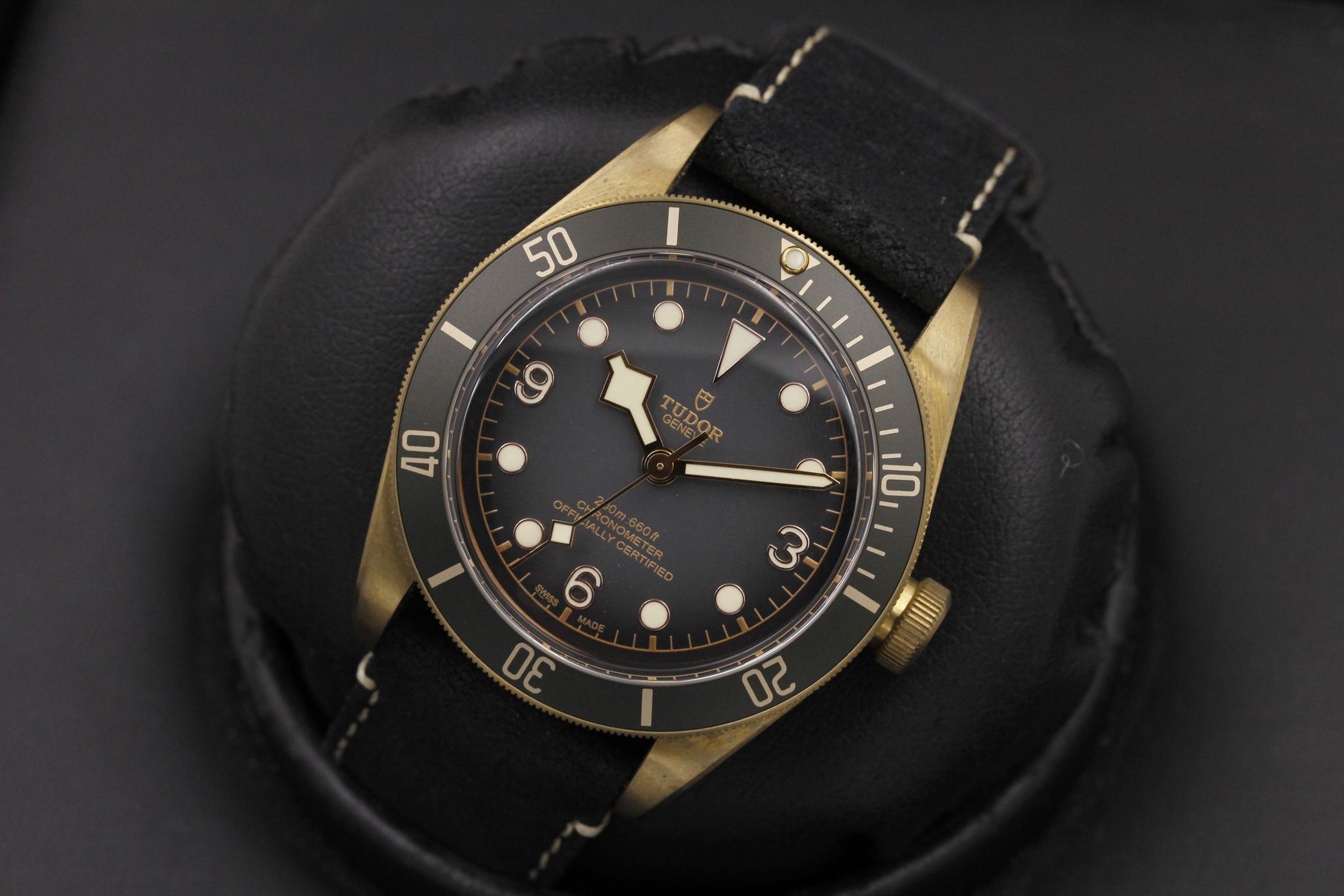 Watch Image 9
