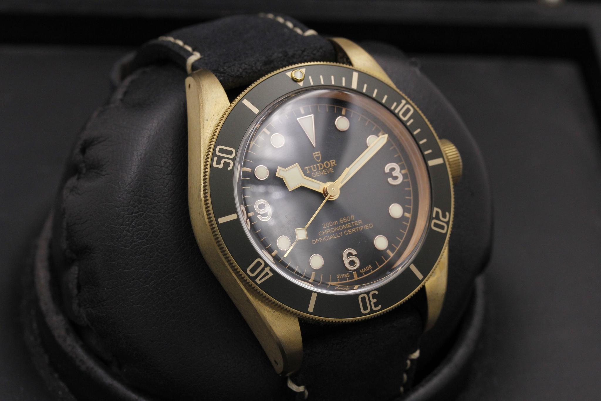 Watch Image 10