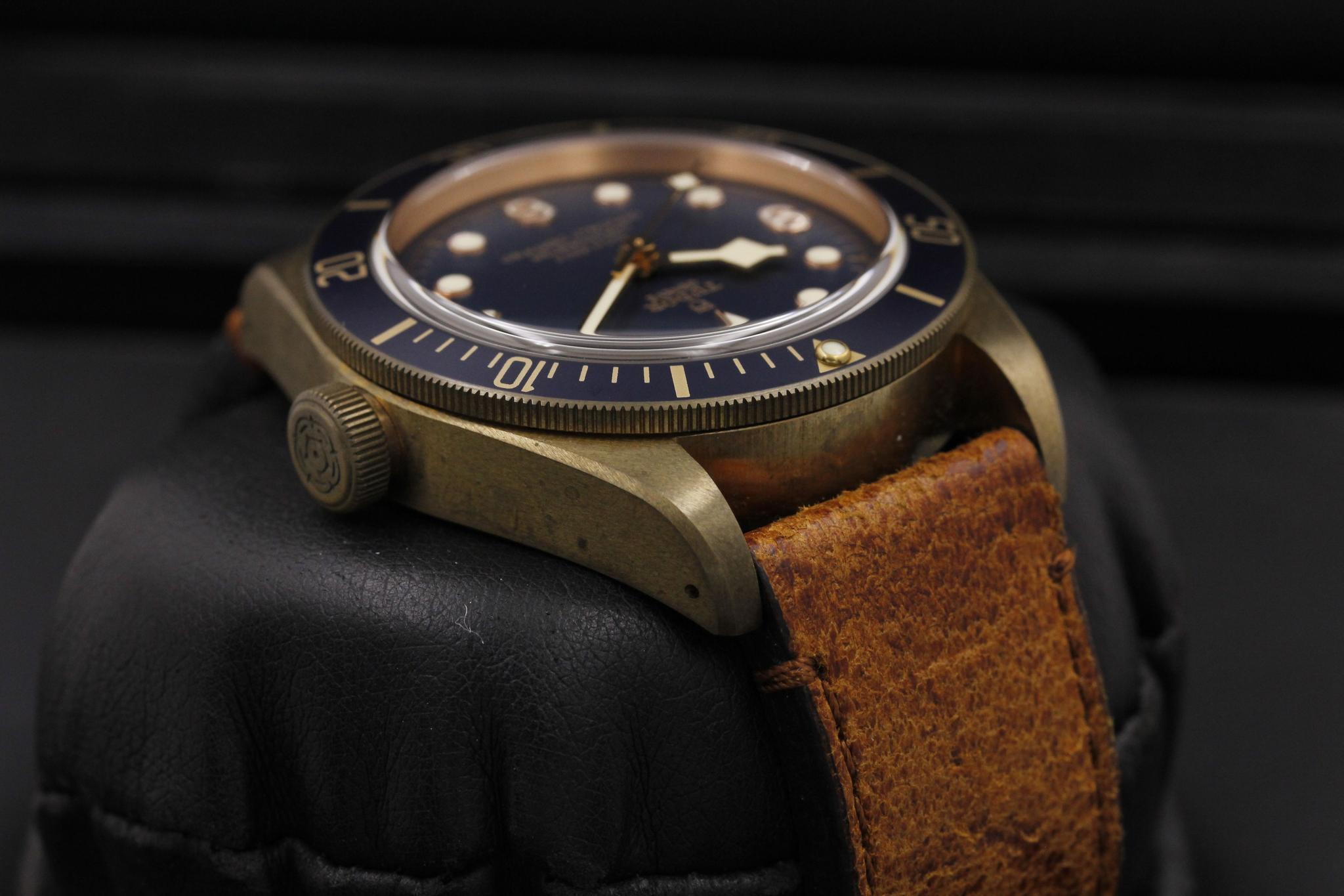 Watch Image 4