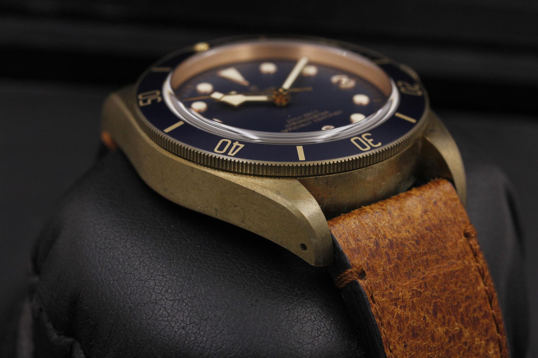 Watch Image 6