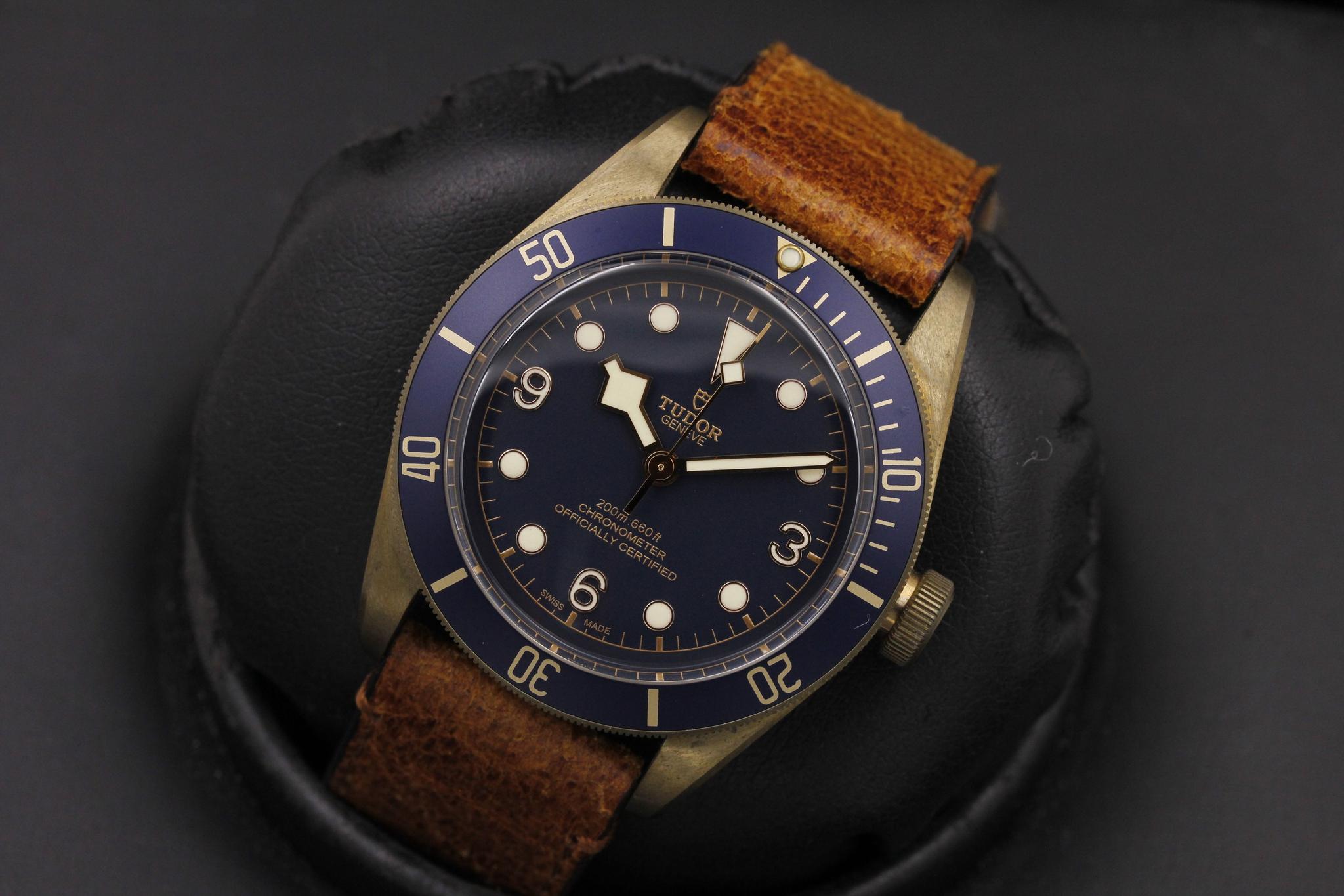 Watch Image 9