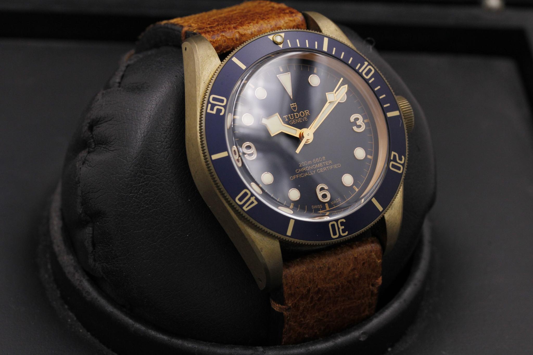 Watch Image 10