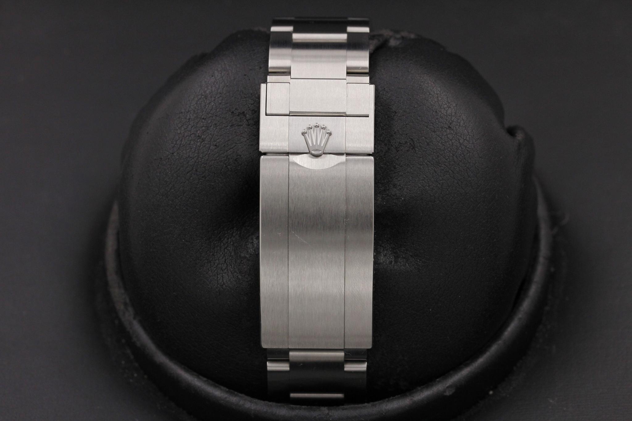 Watch Image 8