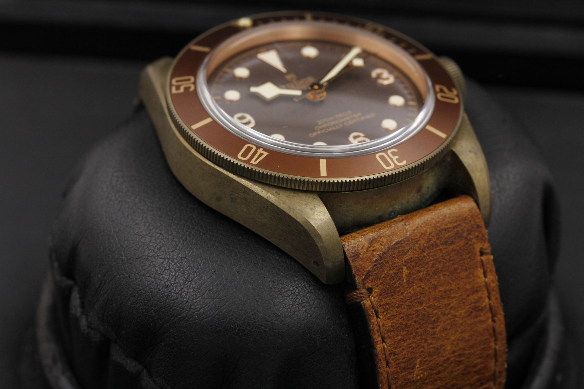 Watch Image 6