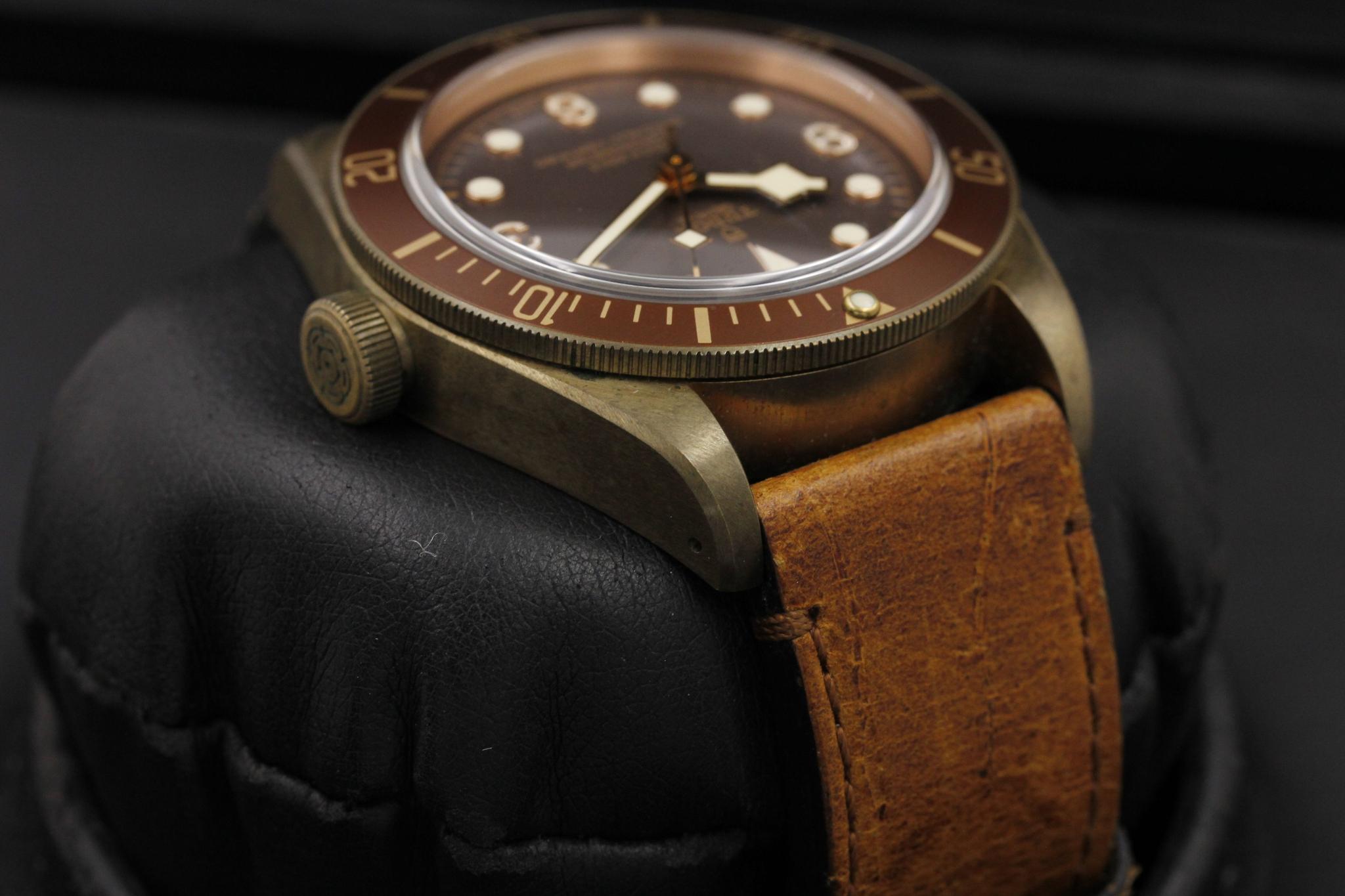 Watch Image 4